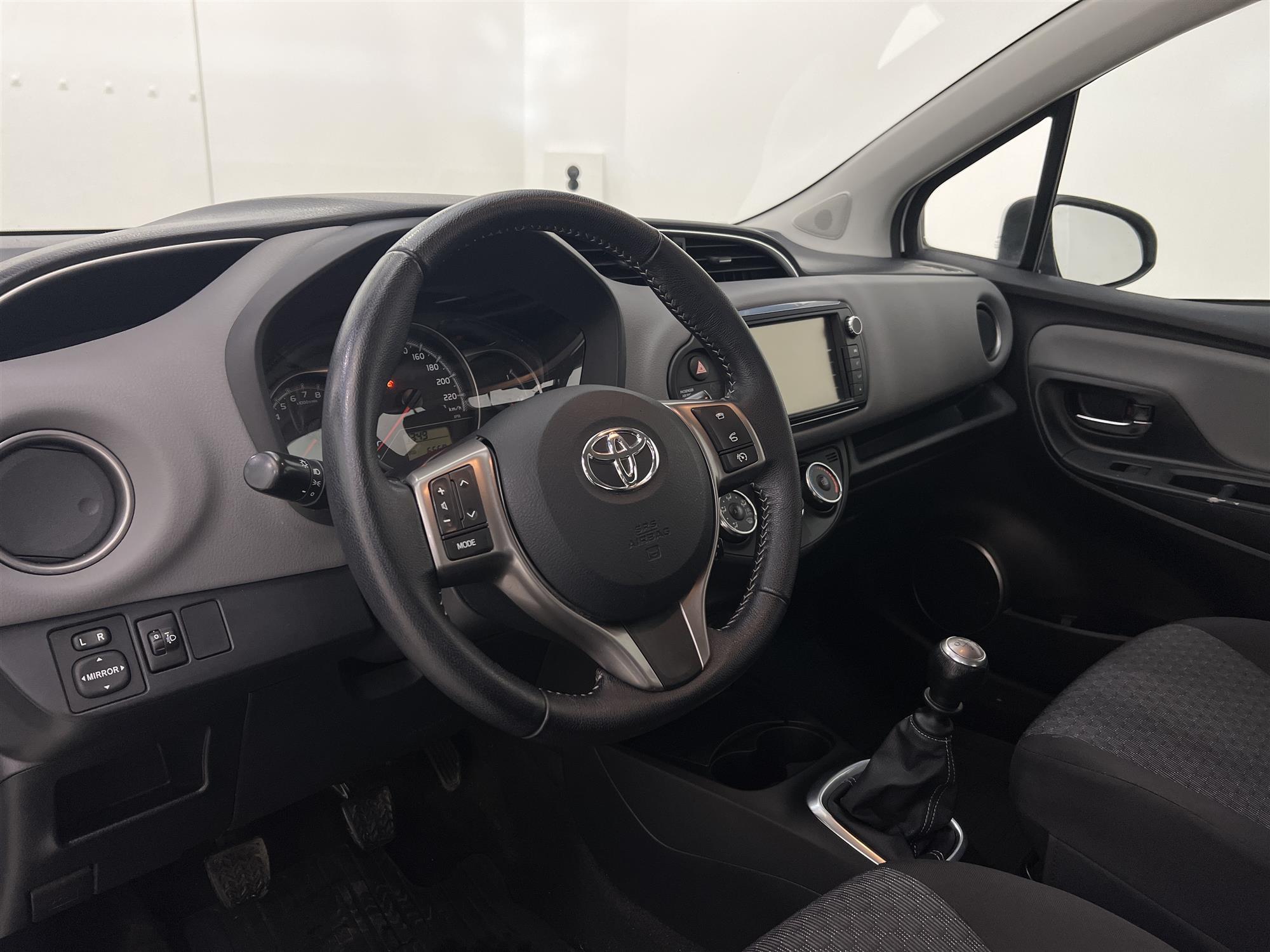 Toyota Yaris  1.33 Dual VVT-i 99hk 2 Brukare B-Kam Låg Skatt