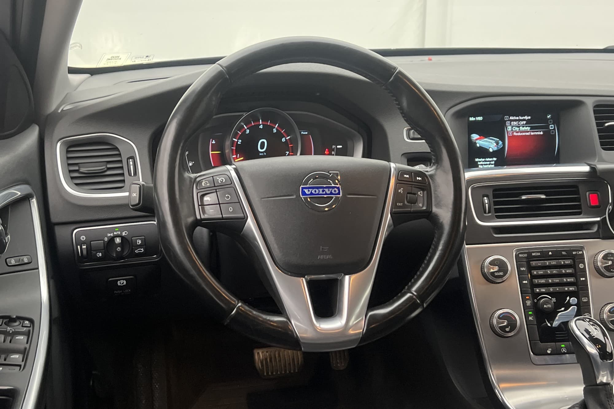 Volvo V60 Bi-Fuel 213hk Summum Värmare Skinn Drag Nyservad