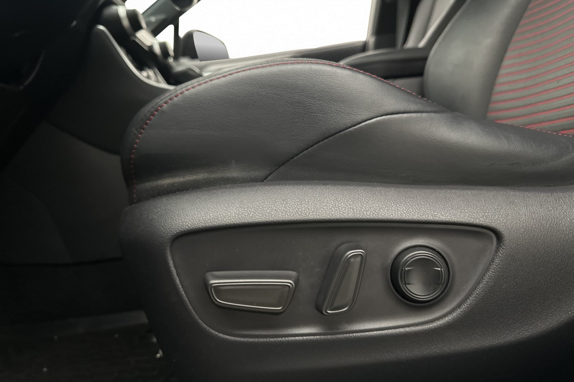 Toyota RAV4 AWD Plug in Hybrid Style Kamera JBL Rattvärme