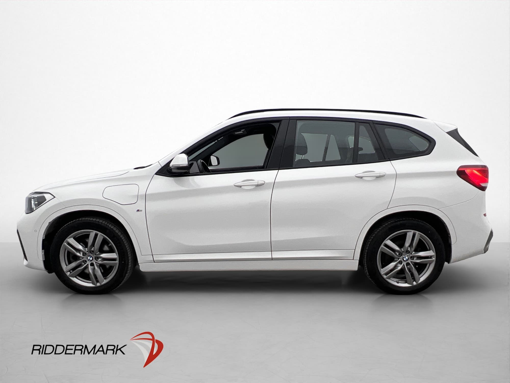 BMW X1 xDrive25e 220hk M Sport Navi Skinn HuD Moms 1 Brukare