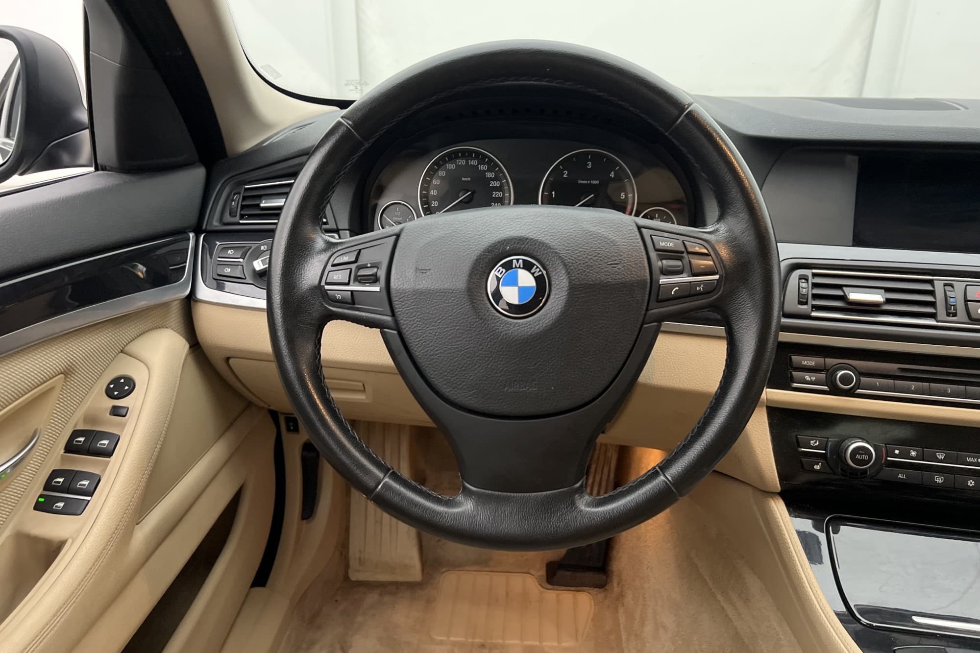 BMW 520 d Sedan 184hk Två-Brukare Sensorer Dragkrok