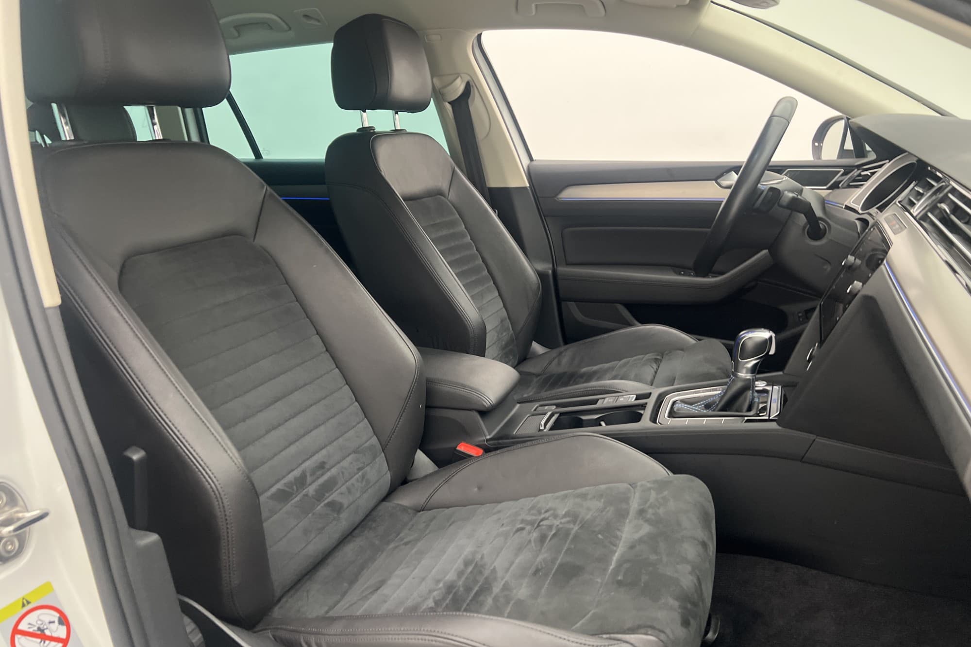Volkswagen Passat GTE Värmare Drag Kamera CarPlay
