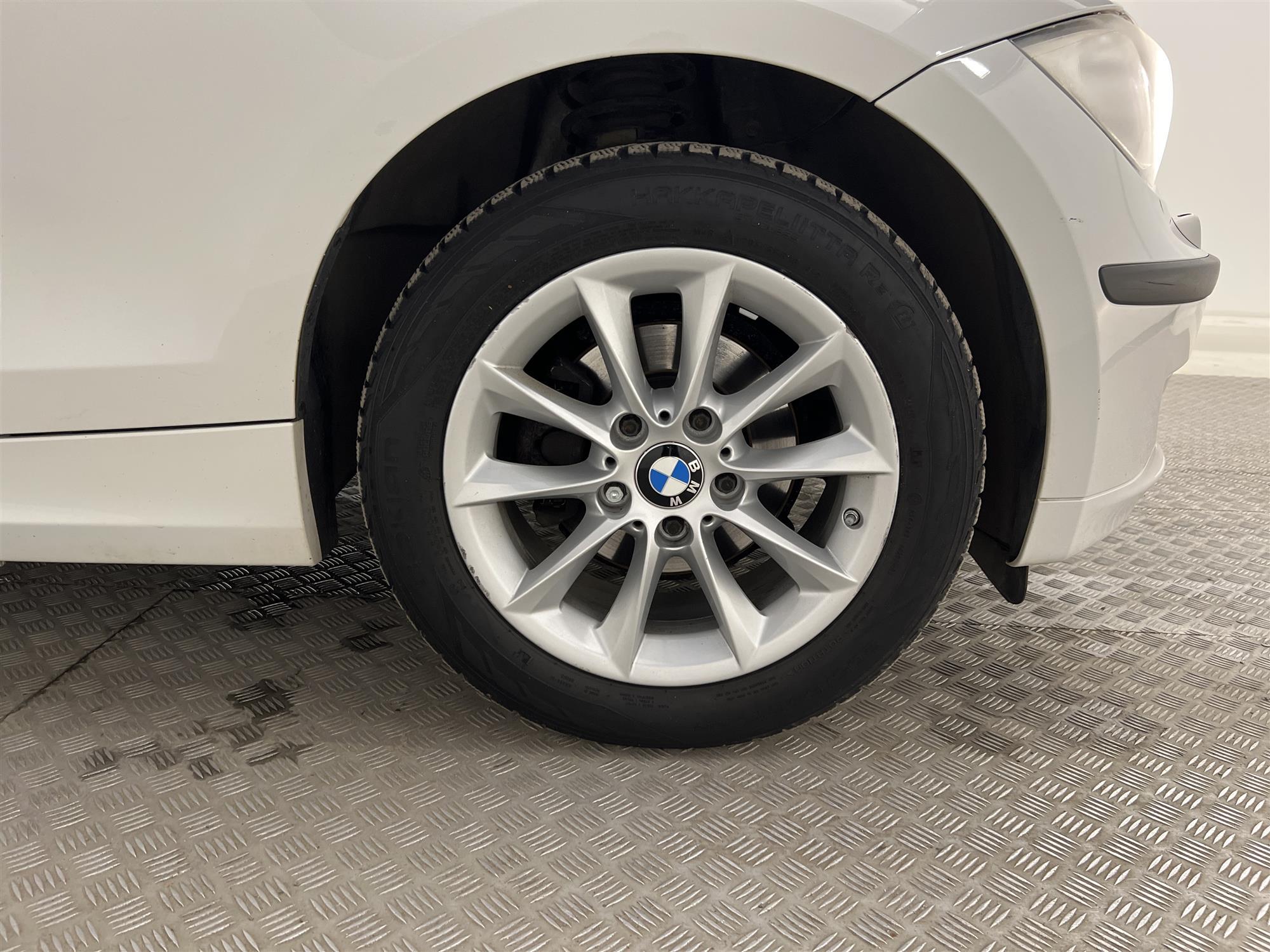 BMW 116i 5-dörrar 122hk Facelift AUX Låg skatt