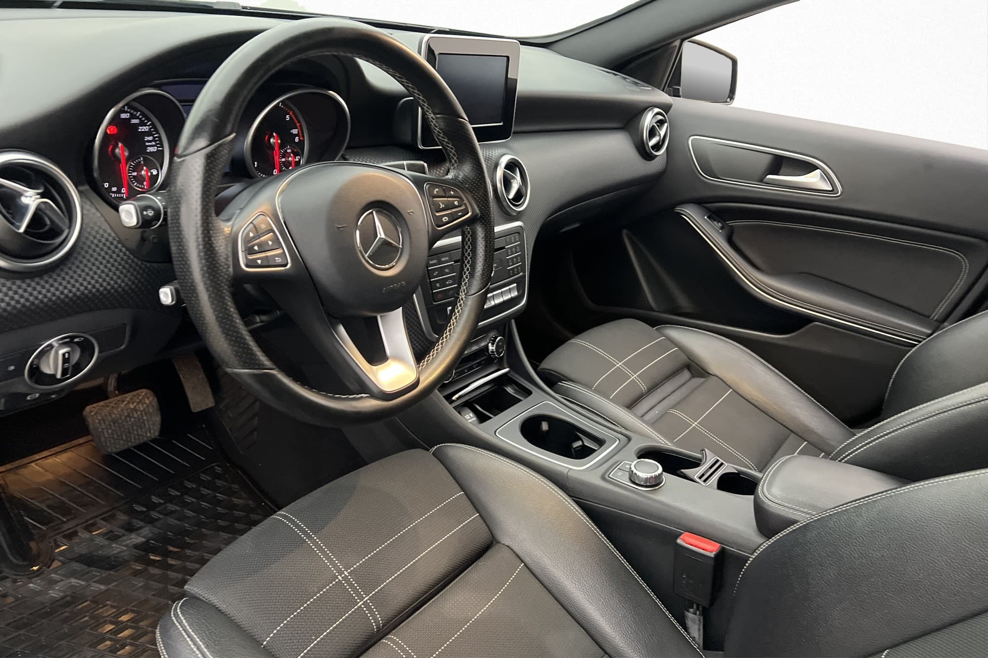 Mercedes-Benz A 200 d 4MATIC 136hk Urban Sensorer Halvskinn