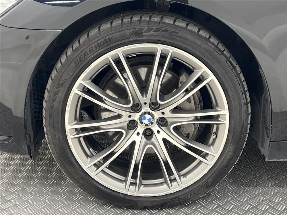 BMW 730d xDrive 265hk D-värm Skinn HiFi Navi Luftfjädringinteriör