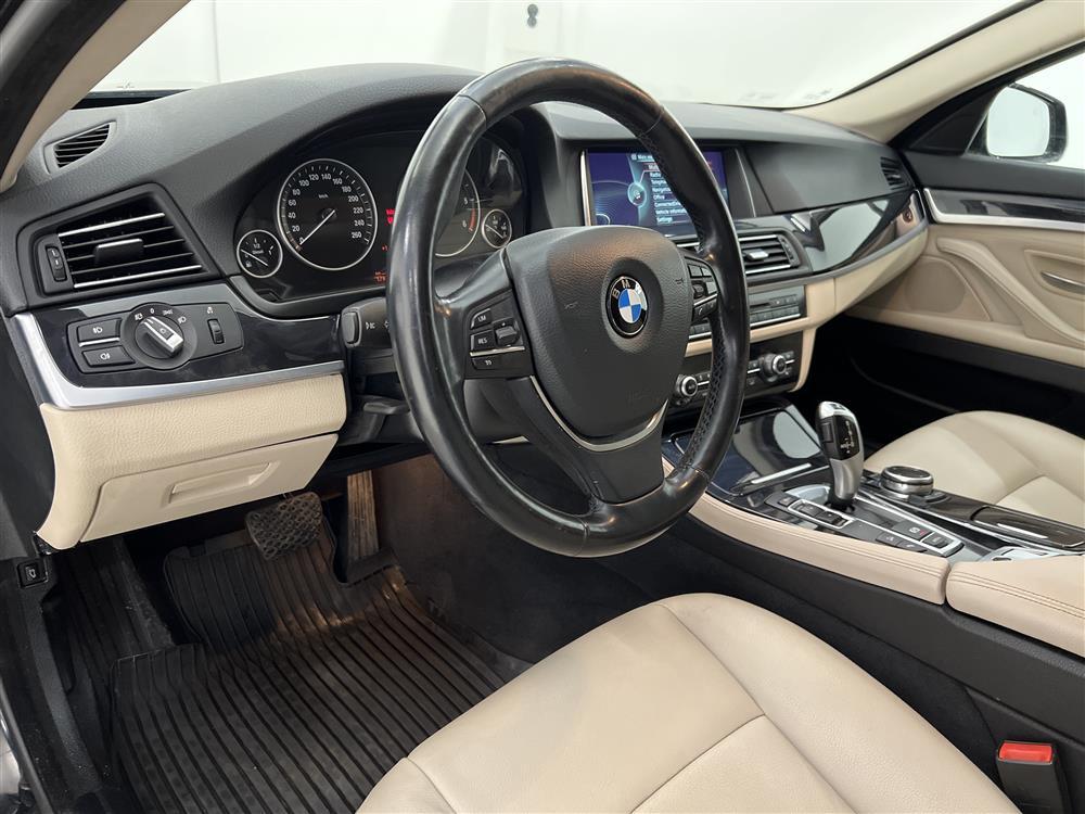 BMW 520d xDrive 184hk Luxury Line Navi Skinn Keylessinteriör