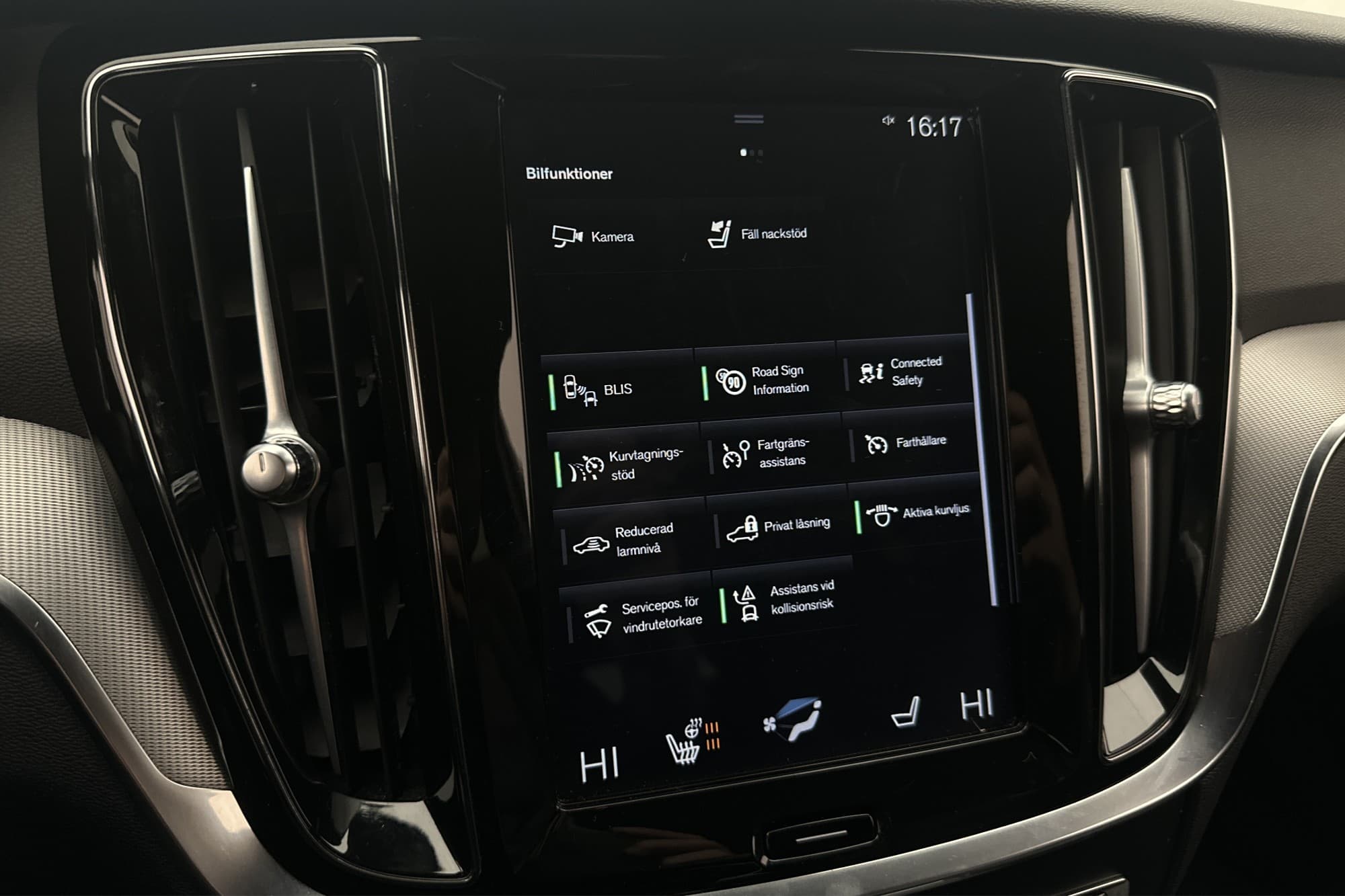 Volvo V60 T6 340hk AWD R-Design Värmare Kamera CarPlay Drag