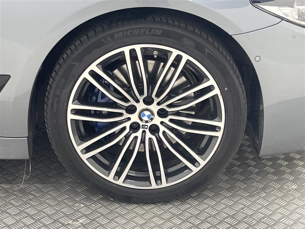 BMW 530i xDrive G30 252hk M Sport T-Lucka H/K 360°interiör