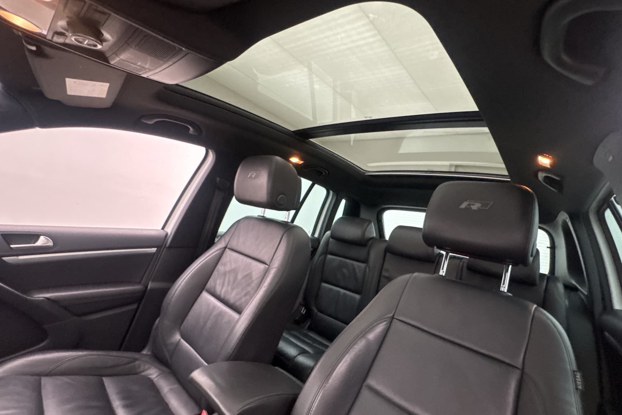 Volkswagen Tiguan 2.0 TDI 184hk 4M R-Line Pano Värmare Drag