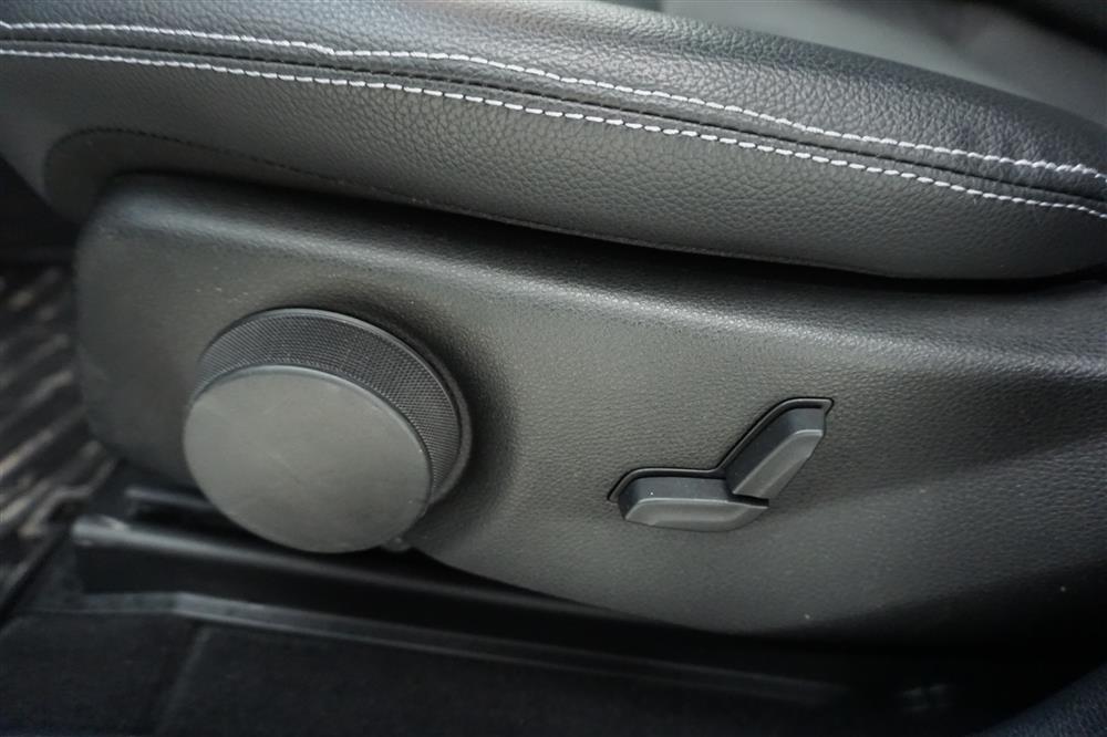 Mercedes GLK 220 CDI 4MATIC 170hk PDC Bluetooth D-värm Naviinteriör