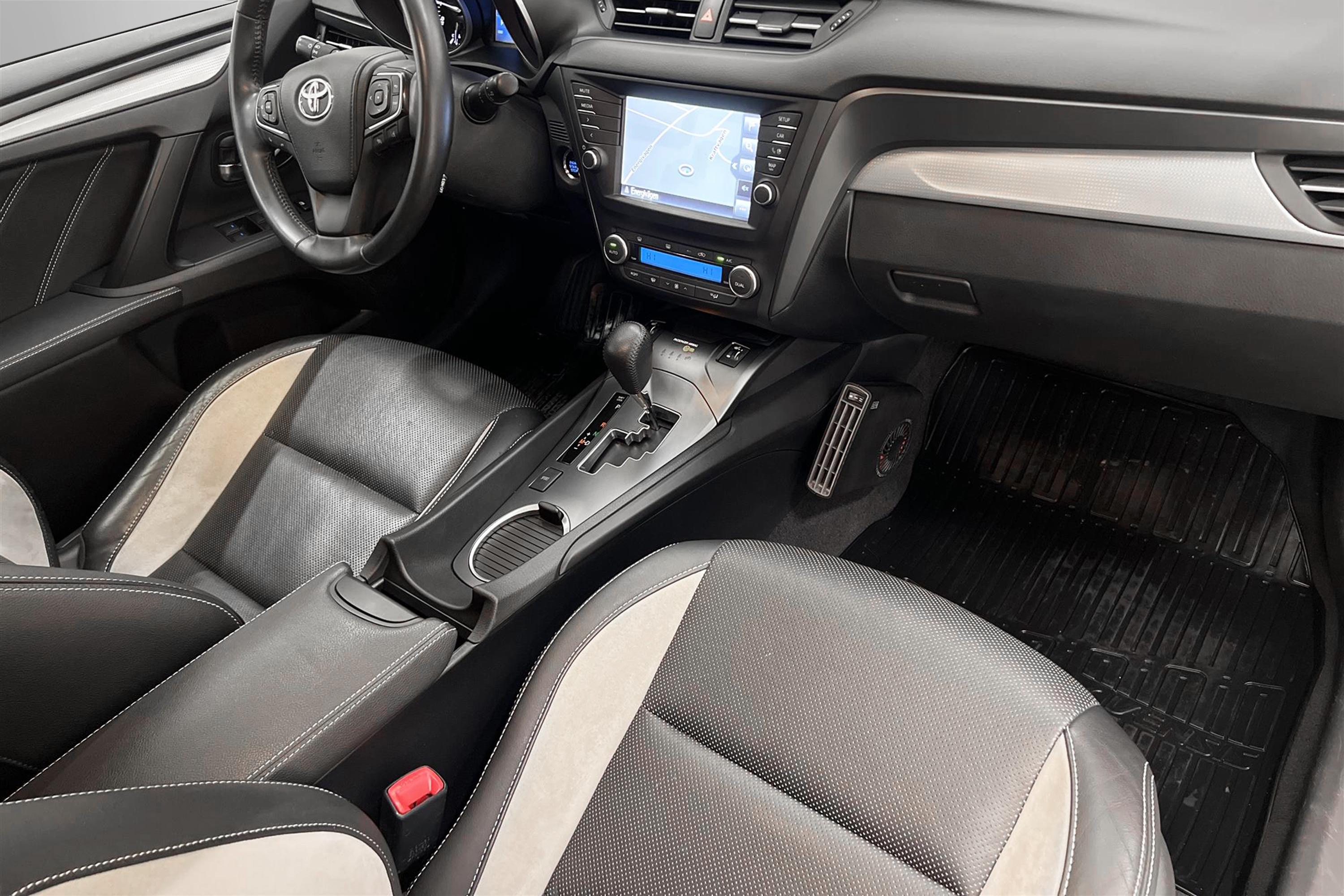 Toyota Avensis 2.0 152hk M&K-Värmare Navi Drag B-Kam Skinn 