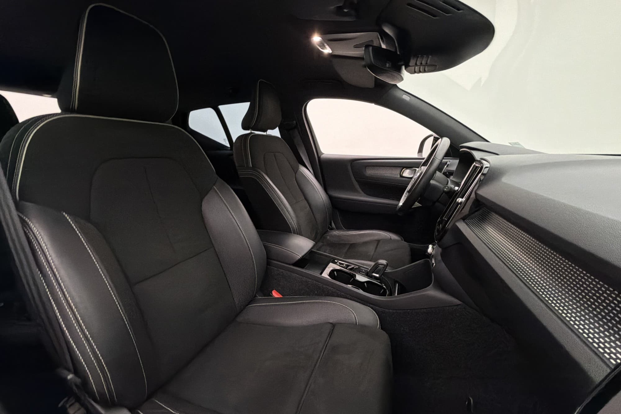 Volvo XC40 Recharge T5 R-Design VOC Värmare Drag Kamera BLIS