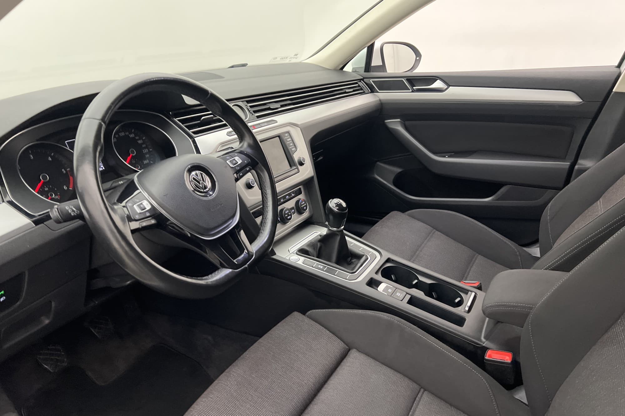 Volkswagen Passat SC 2.0 TDI 150hk D-Värm Kamera Drag Navi