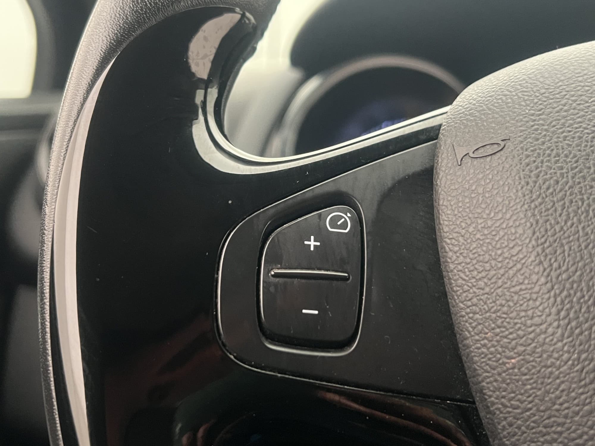 Renault Clio 0.9 TCe 90hk Manuell Bluetooth Navi
