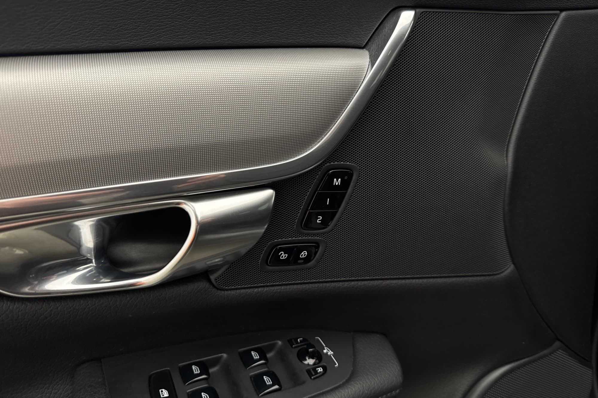 Volvo V90 B4 AWD Momentum Läder 360° Värm Adapt-fart Drag