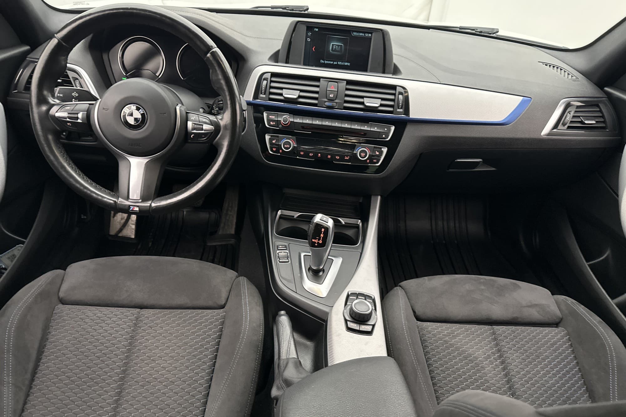 BMW 118i M Sport Maxton Rattvärme P-Sensorer Bluetooth
