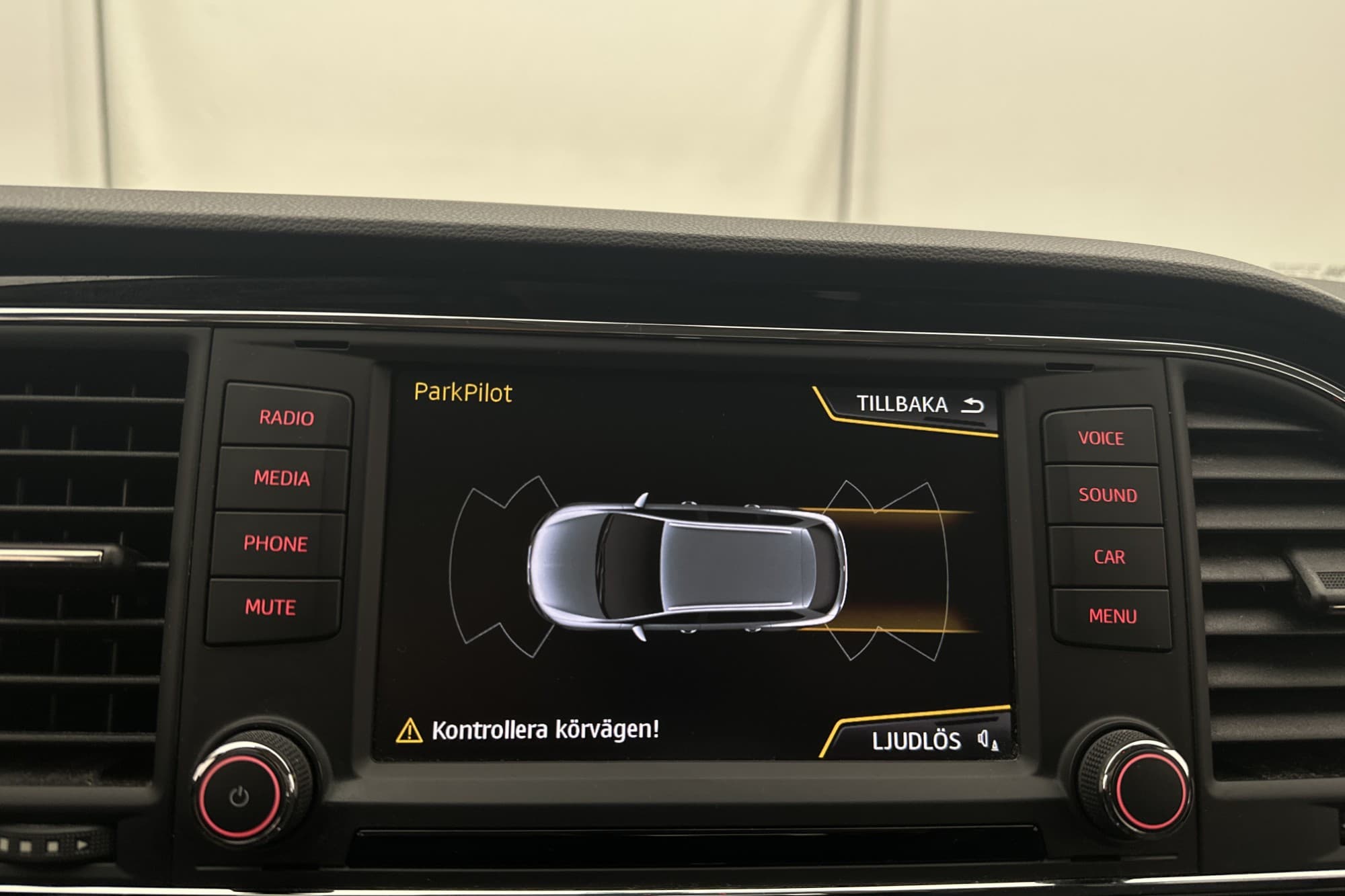 SEAT Leon ST 1.2 TSI 110hk Style Sensorer CarPlay Drag