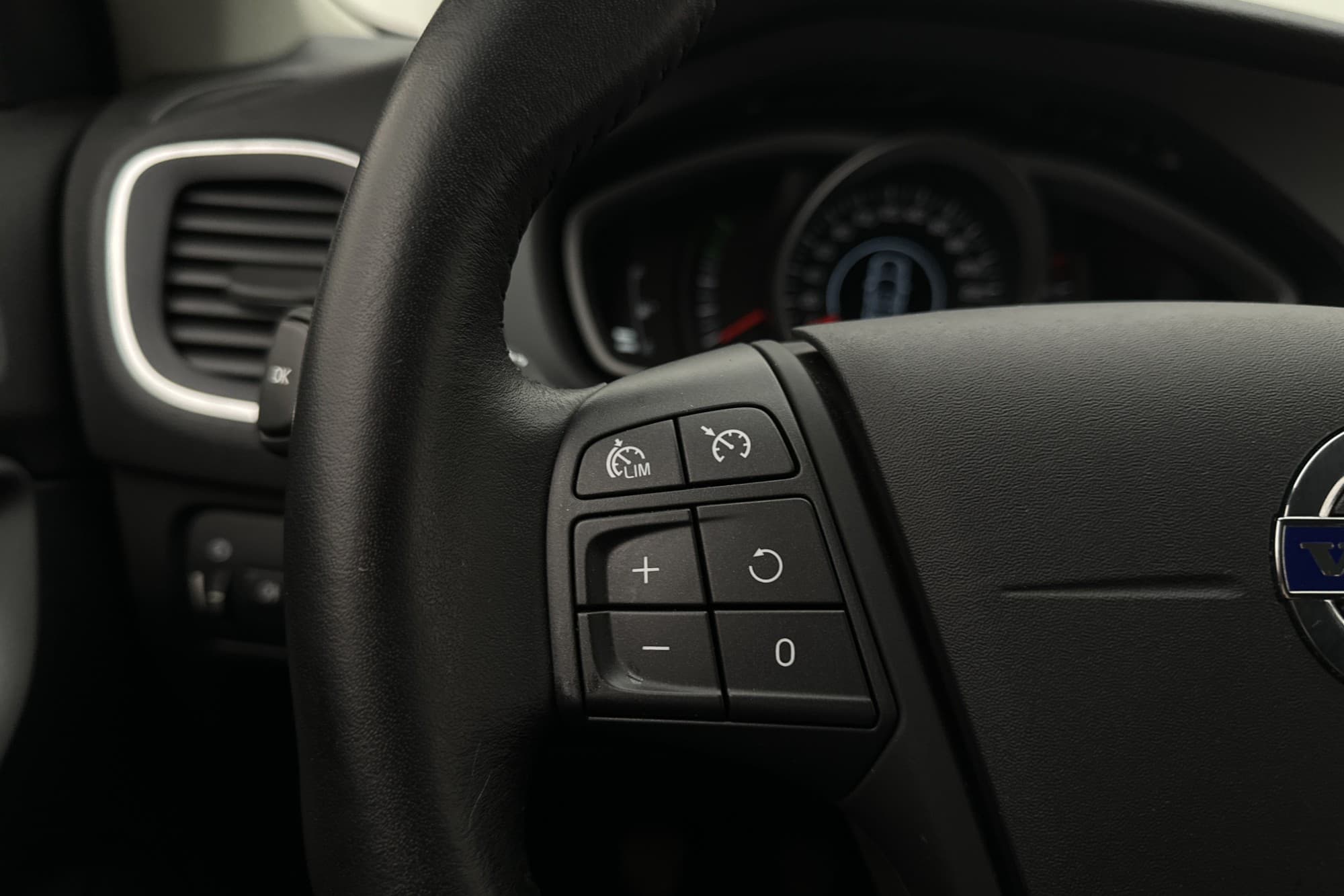 Volvo V40 T2 122hk Backkamera P-Värmare Dragkrok LÅGAMIL