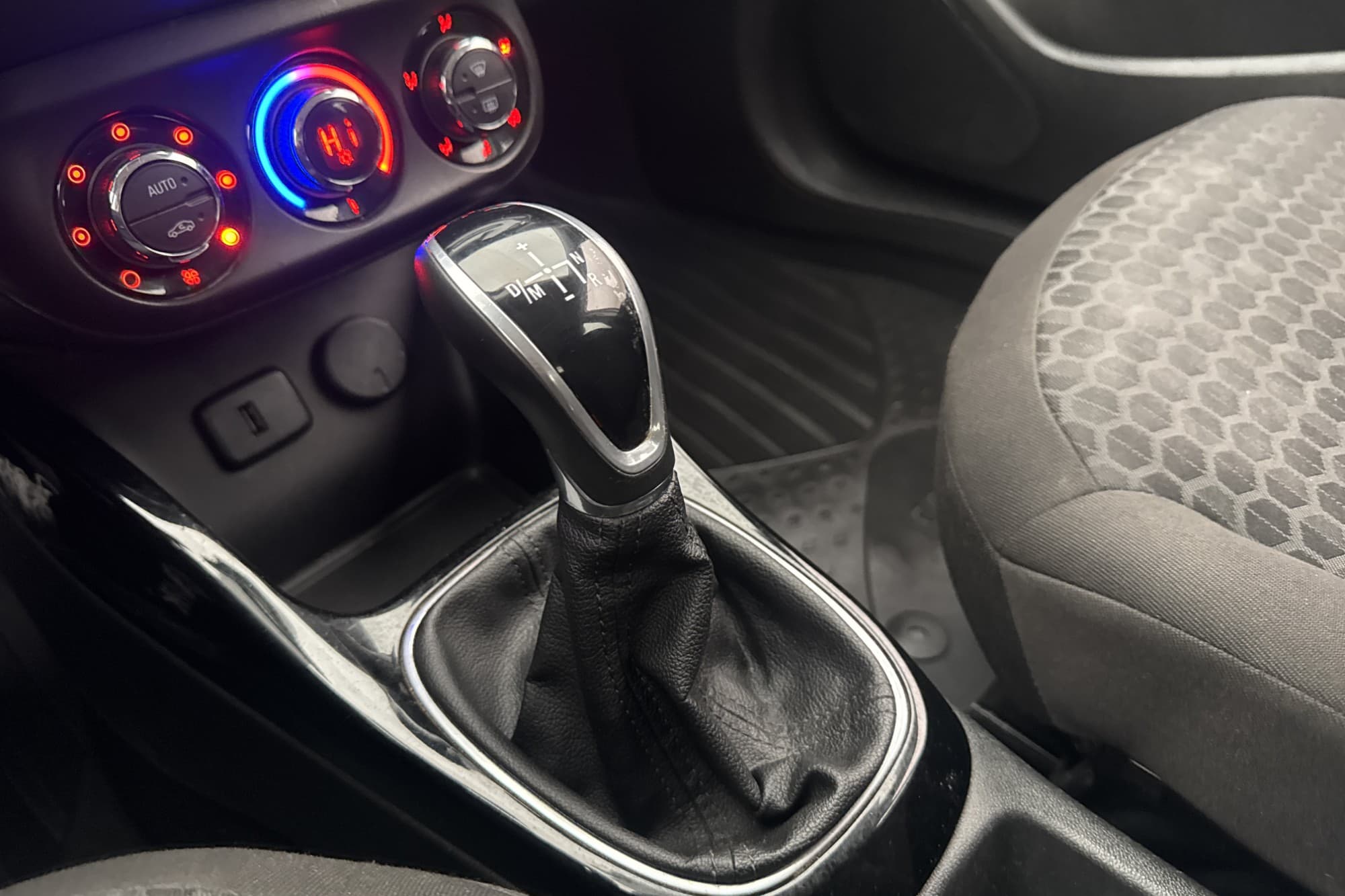 Opel Corsa 5-dörrar 1.4 Automatisk Enjoy Sensorer