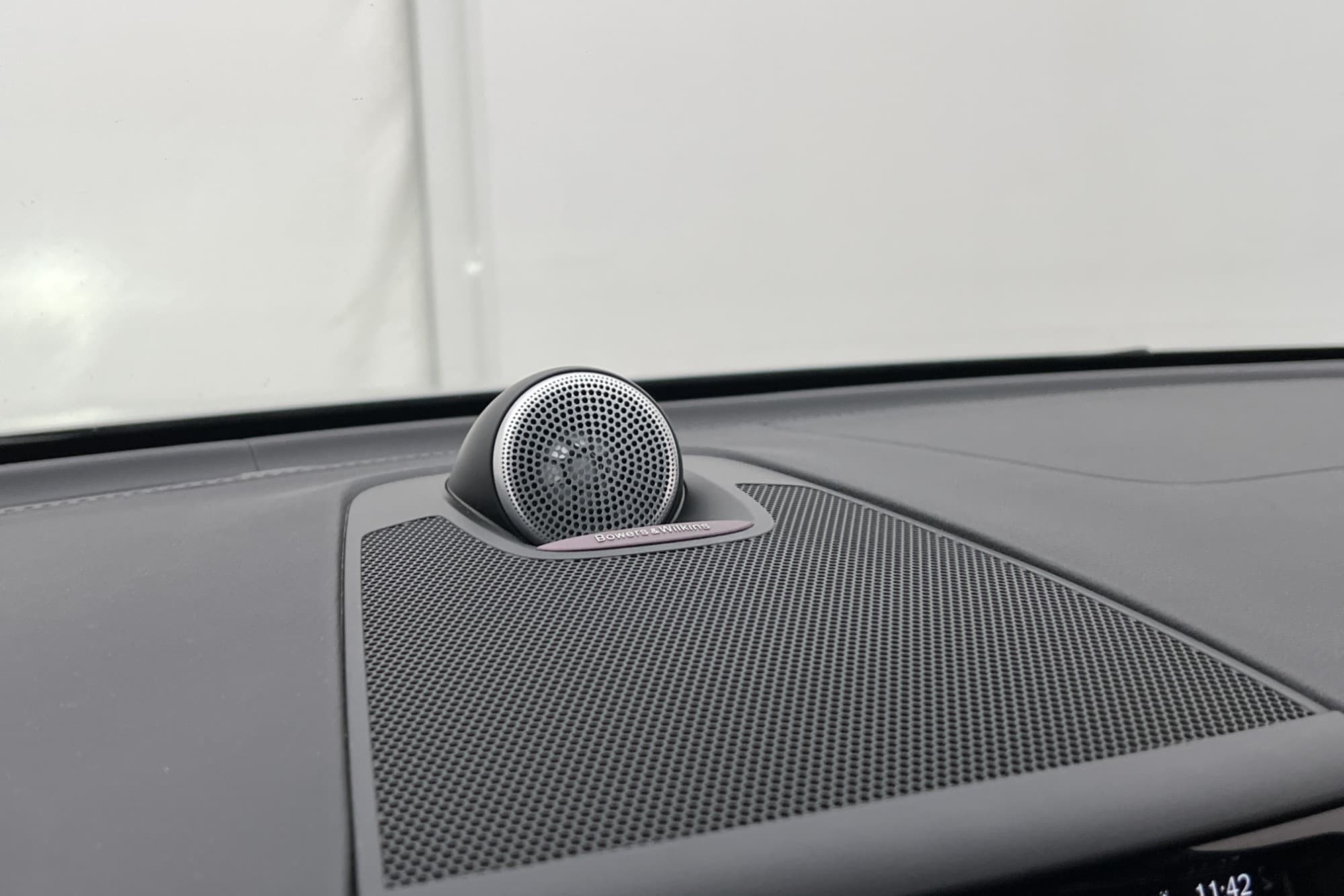 Volvo XC60 Recharge T8 AWD R-Design Luftfjädring B&W MOMS