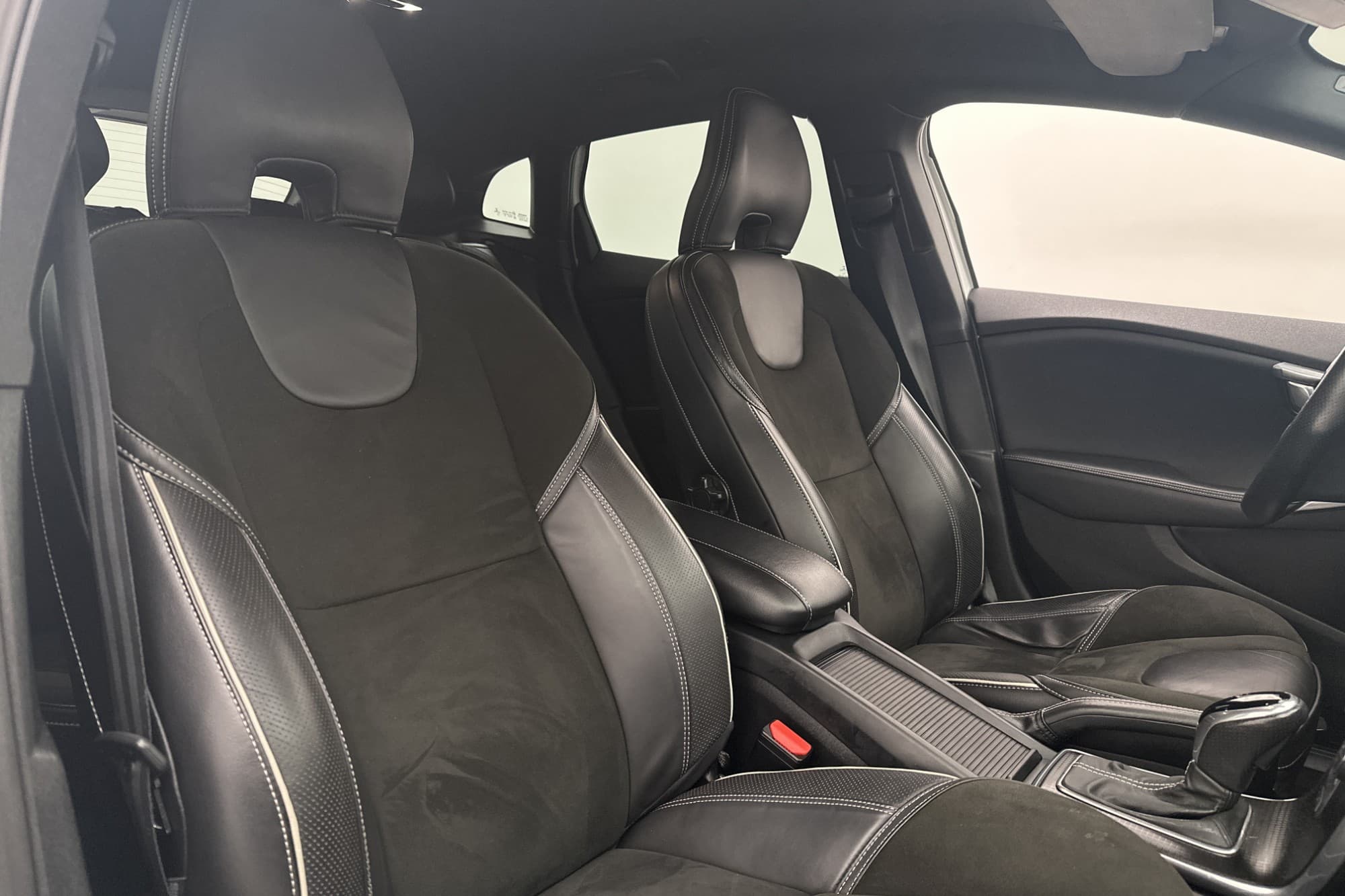 Volvo V40 D2 120hk R-Design D-Värmare P-Sensorer Halvskinn