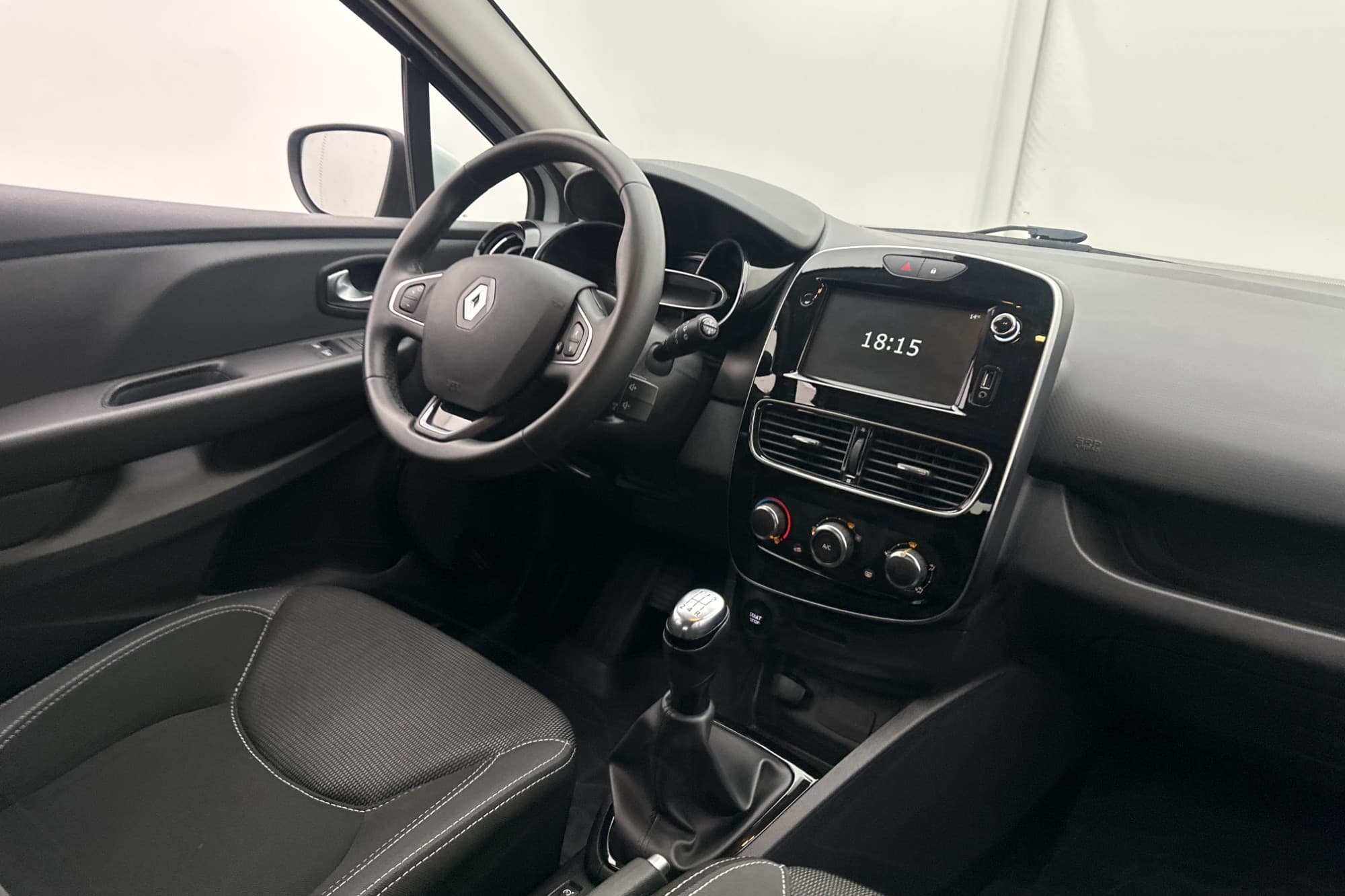 Renault Clio 0.9 TCe 90hk Zen Navi Farthållare Låg-Skatt