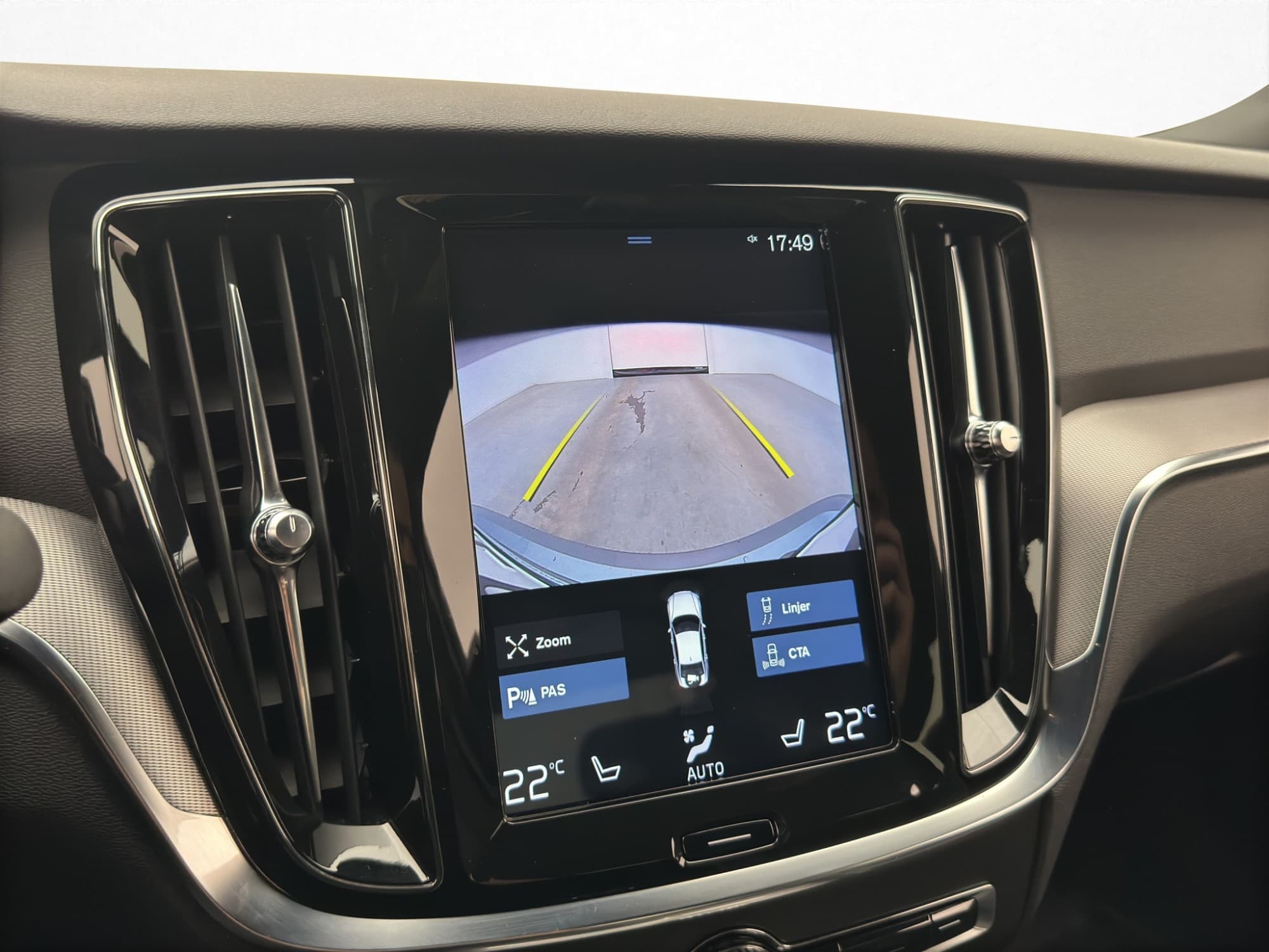 Volvo S60 T5 R-Design VOC BLIS H/K Värm Kamera CarPlay Navi