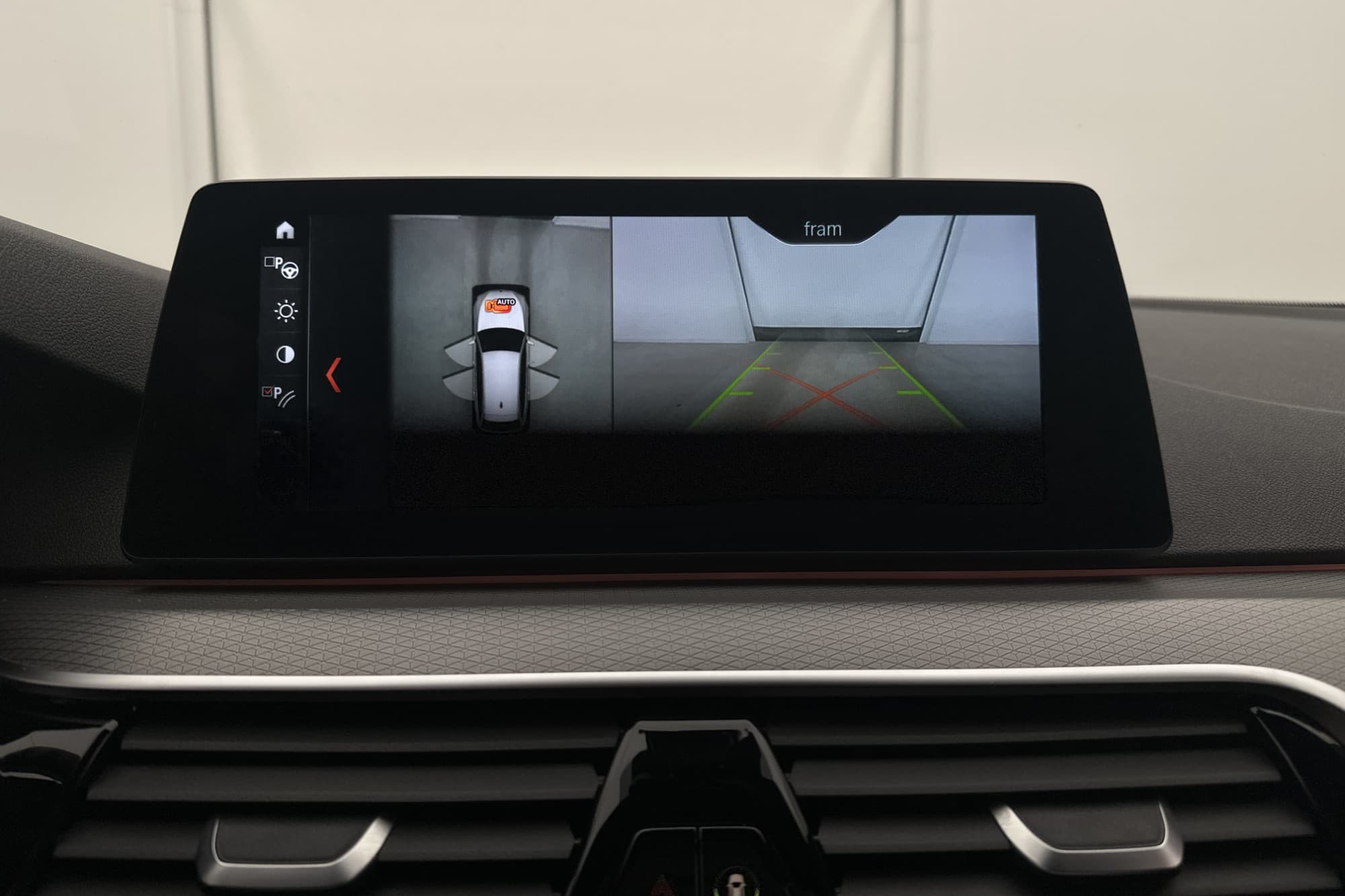 BMW 520 d xDrive Touring M Sport HiFi HUD 360° Gesture Drag