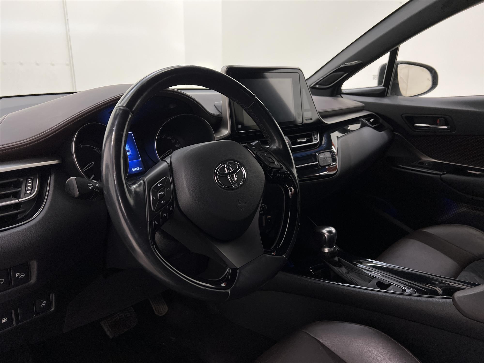 Toyota C-HR Hybrid CVT 122hk Executive Teknik pkt JBL Navi 