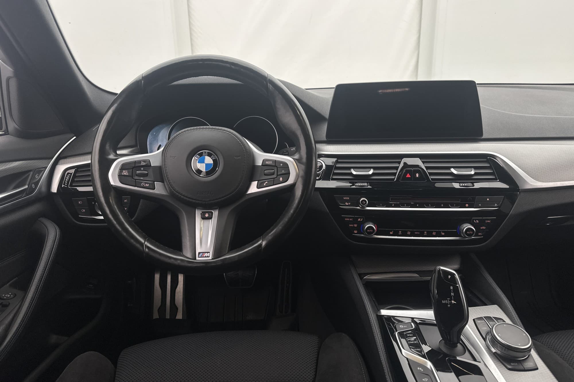 BMW 520 d xDrive Touring M Sport HiFi HUD 360° Gesture Drag