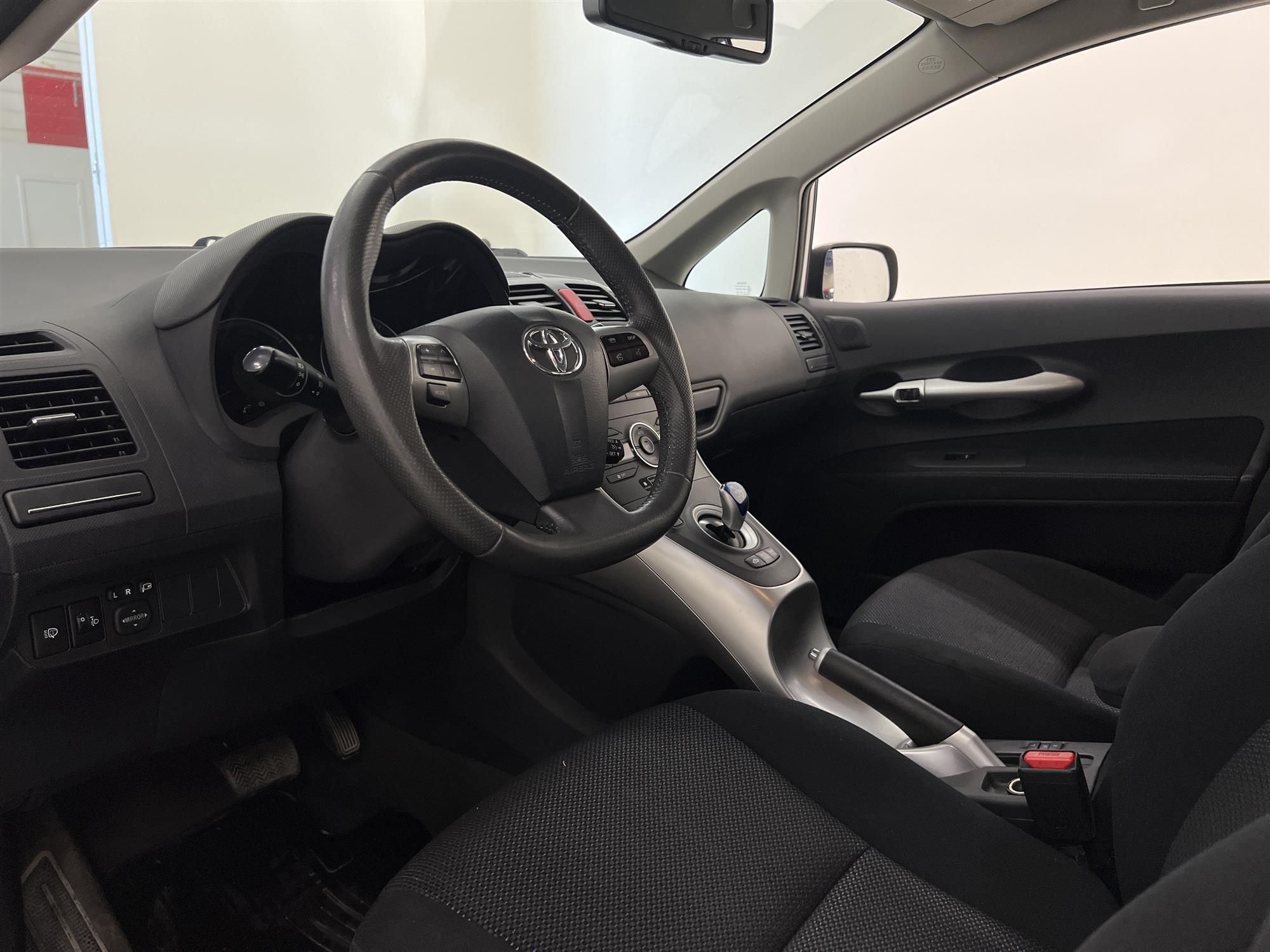 Toyota  Auris Hybrid e-CVT 136hk B-Kam Låg Skatt 0,40L/mil