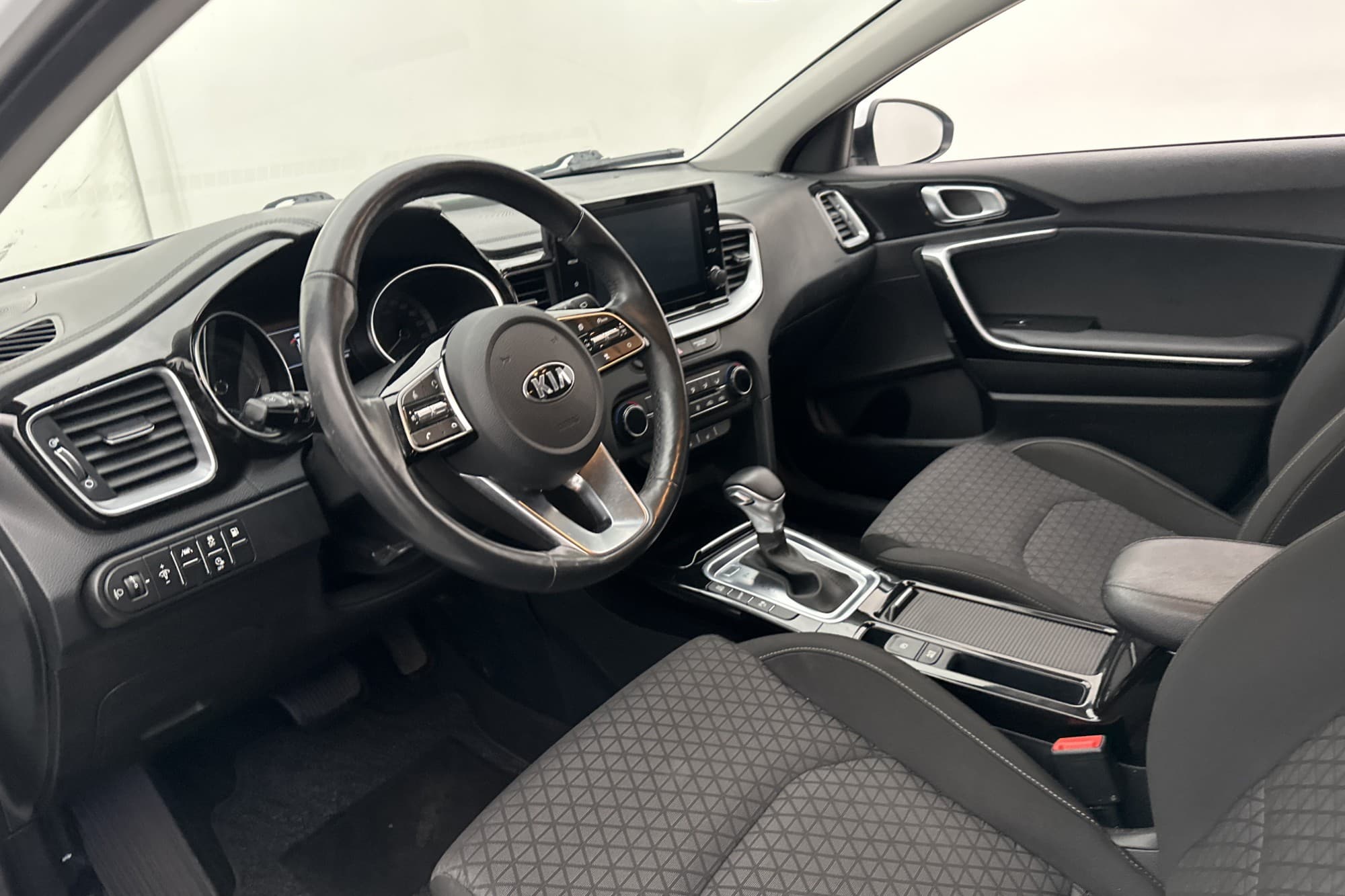 Kia Ceed SW Plug-in Hybrid Advance M-Värmare Kamera CarPlay