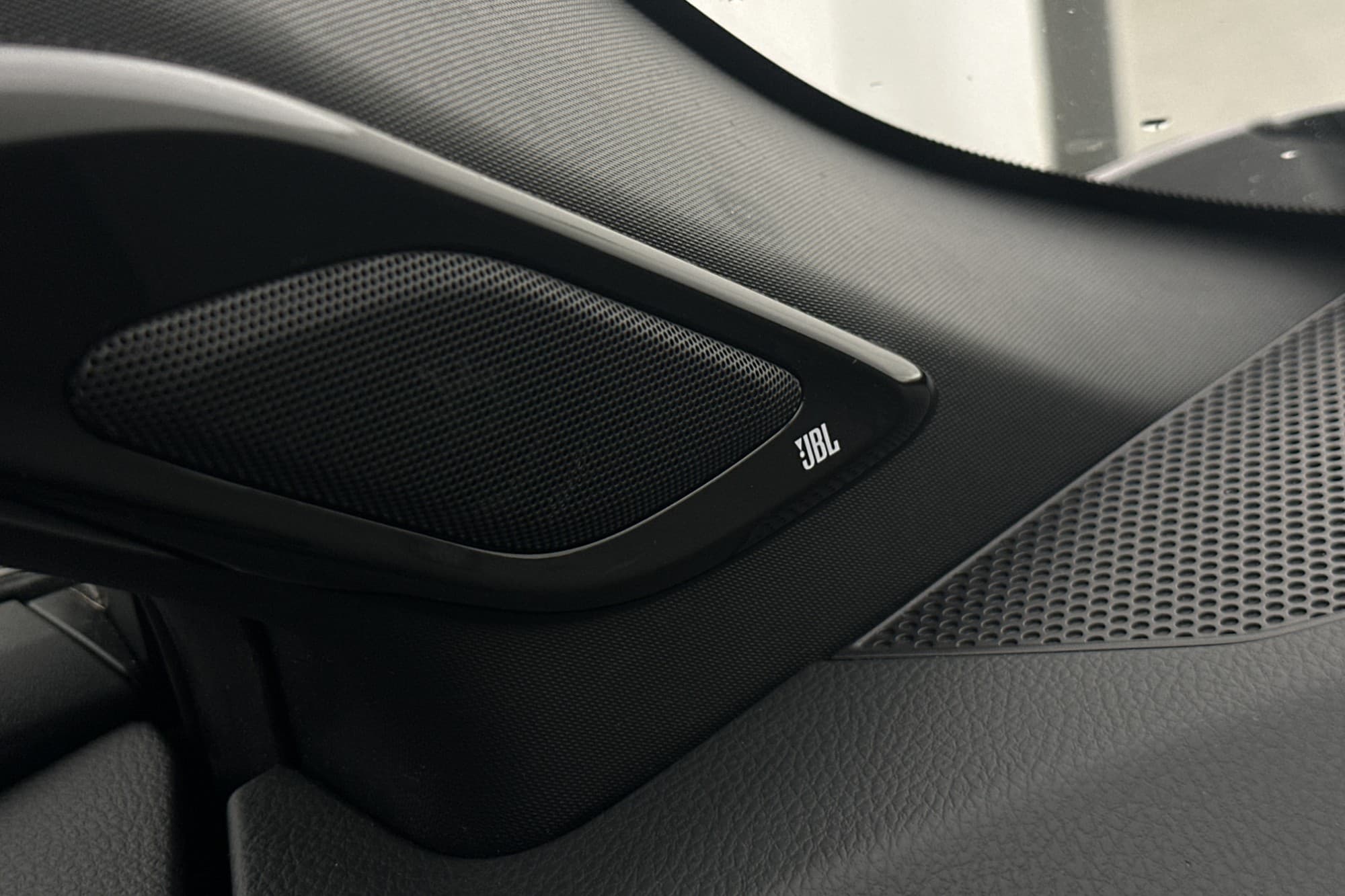 Toyota C-HR Style M&K Värmare JBL Kamera Rattvärme