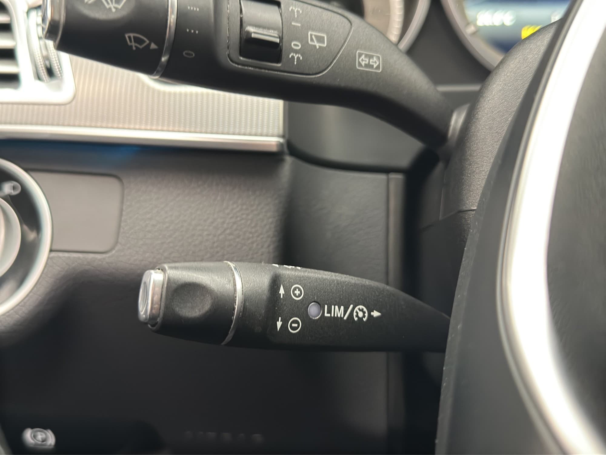 Mercedes-Benz E 250 4MATIC Avantgarde Värmare Drag Sensorer