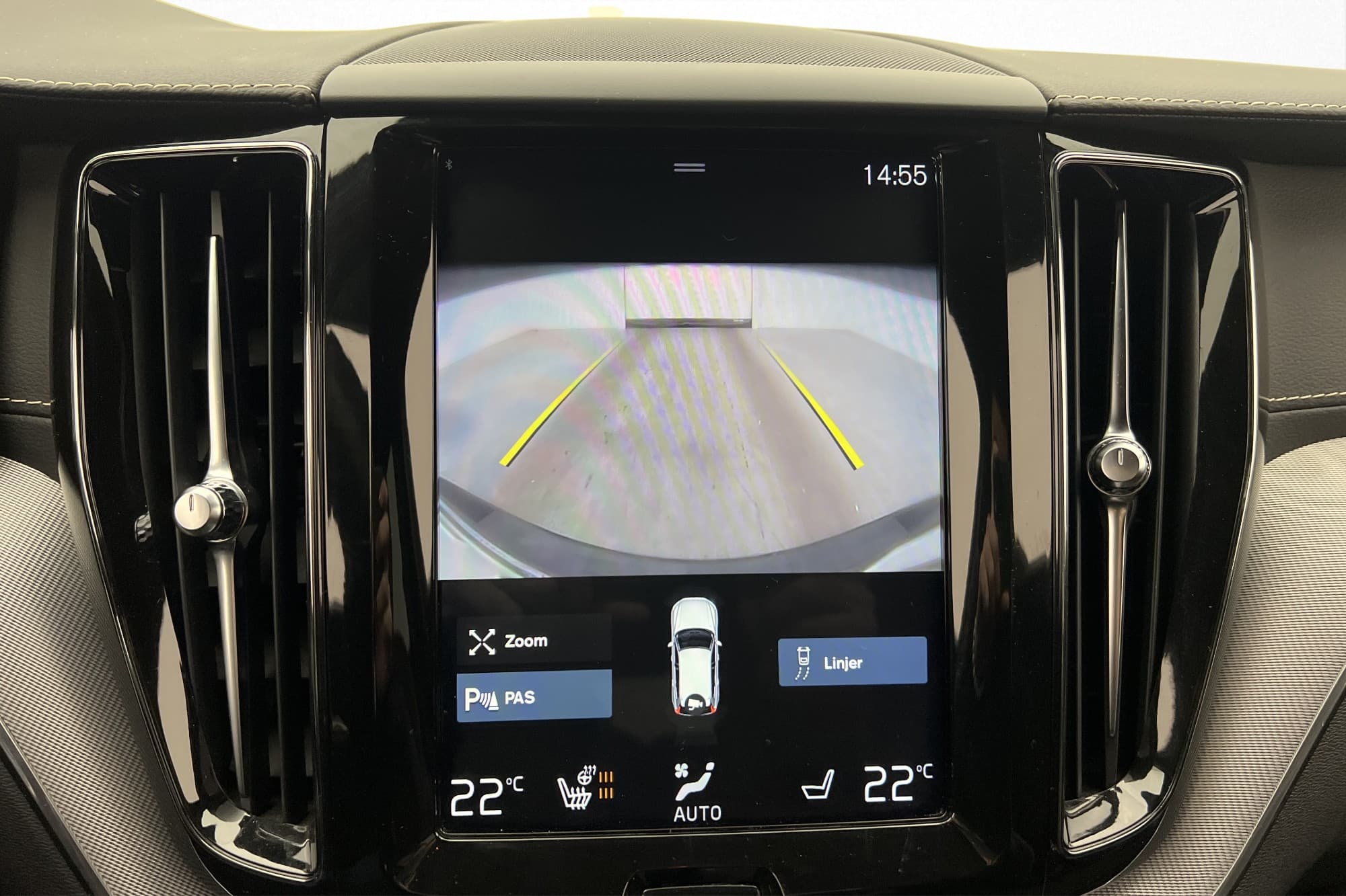 Volvo XC60 T5 R-Design Kamera CarPlay Värmare Navi Rattvärme