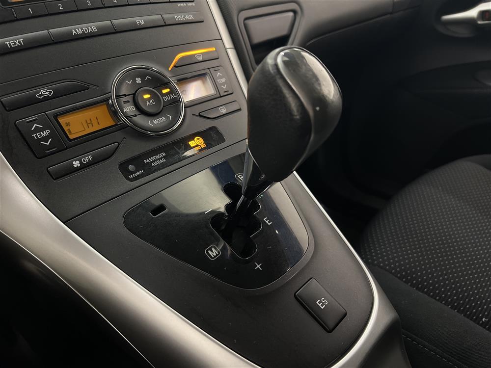Toyota Auris 1.6 Valvematic MultiMode 132hk Nyservad M-Värm 