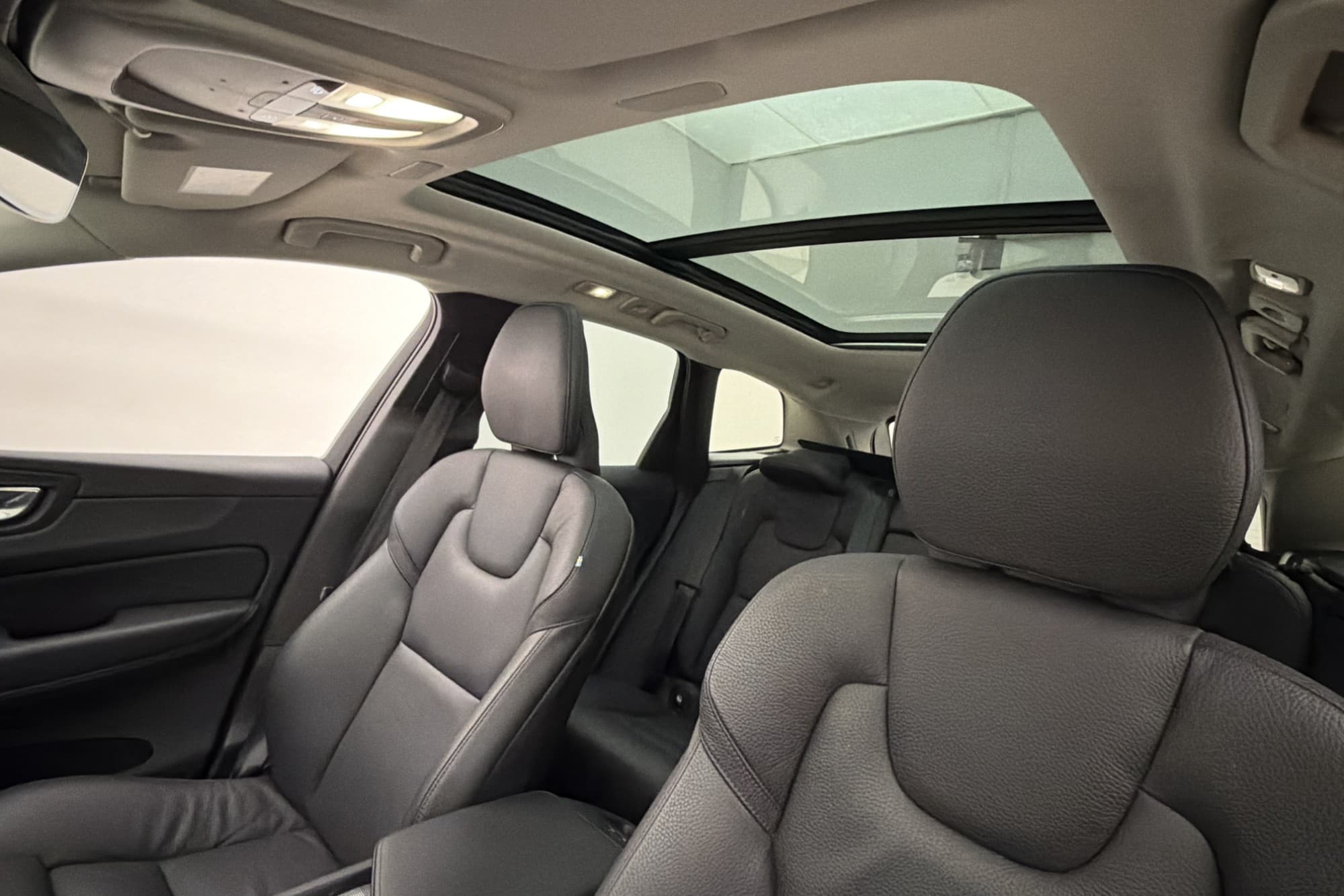 Volvo XC60 Recharge T6 AWD Core Pano Skinn Värmare Drag