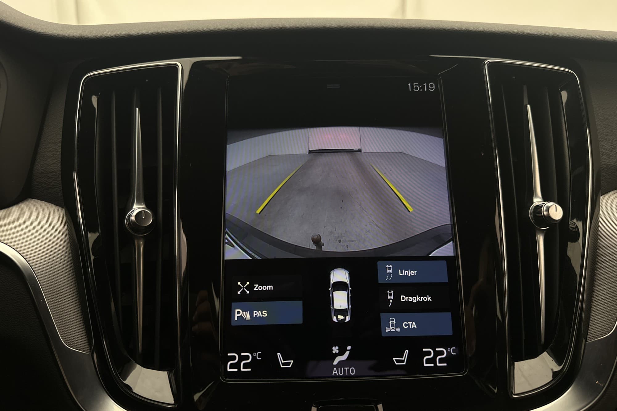 Volvo S60 Recharge T8 AWD R-Design VOC H/K Värmare Drag MOMS