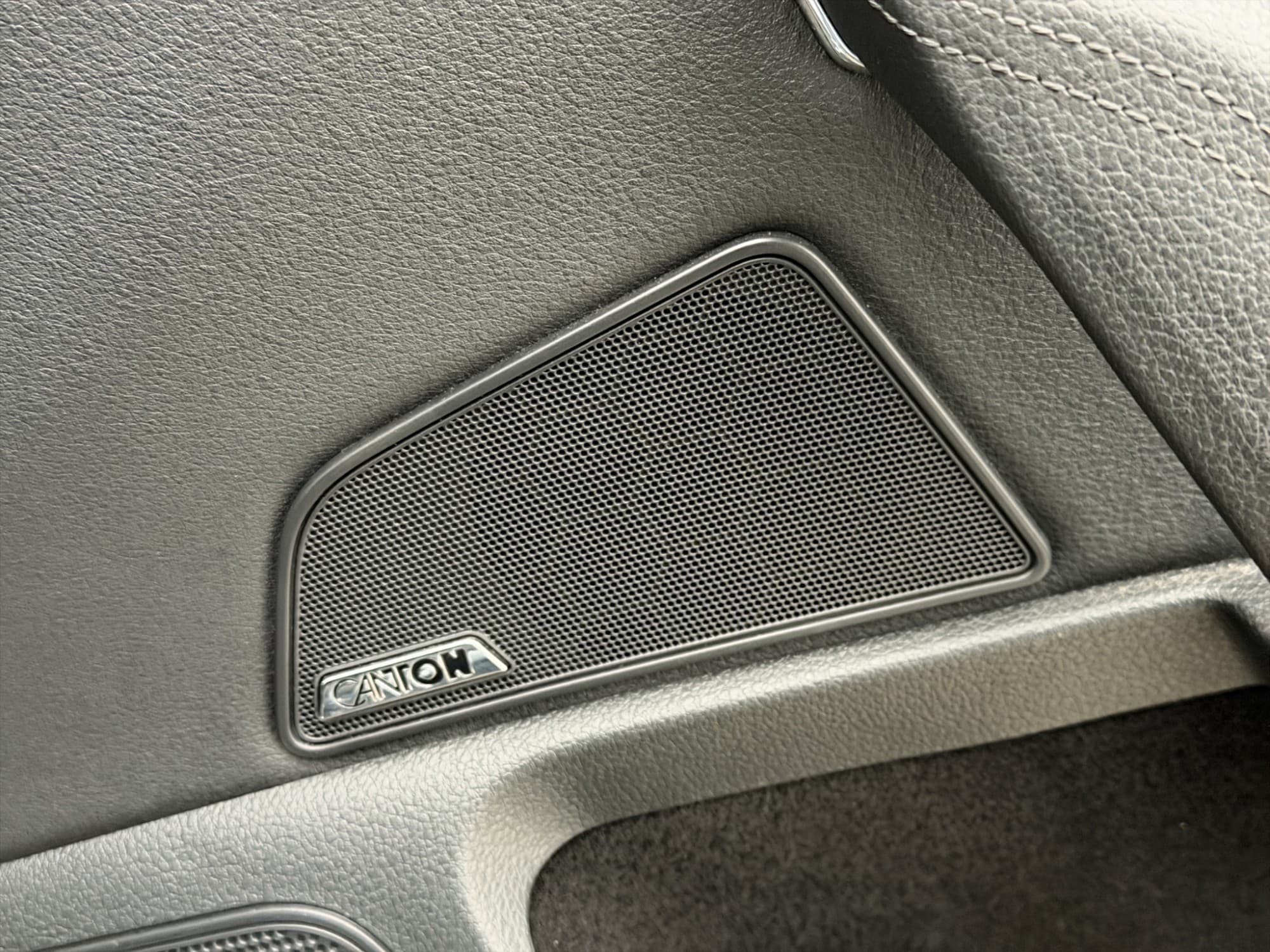 Skoda Superb iV Plug-in L&K P-Värm Canton Skinn Drag Kamera