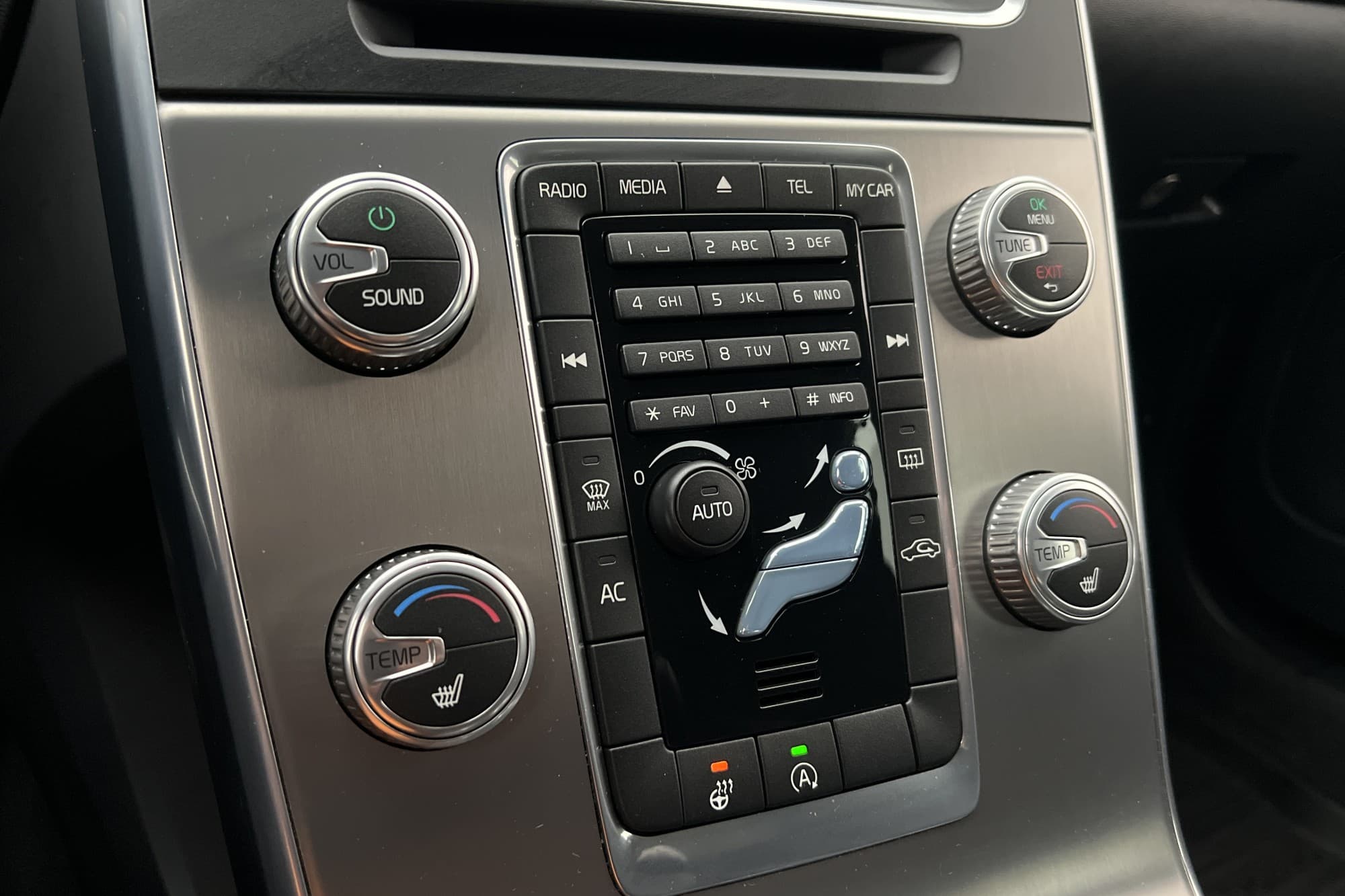 Volvo V60 D2 120hk Momentum Värmare Dragkrok Rattvärme VOC