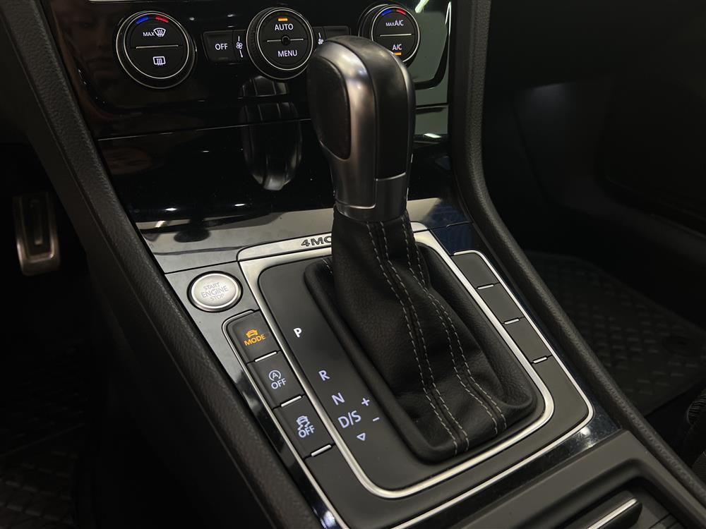 Volkswagen Golf 2.0 TSI R 4Motion 300hk Dynaudio Navigationinteriör