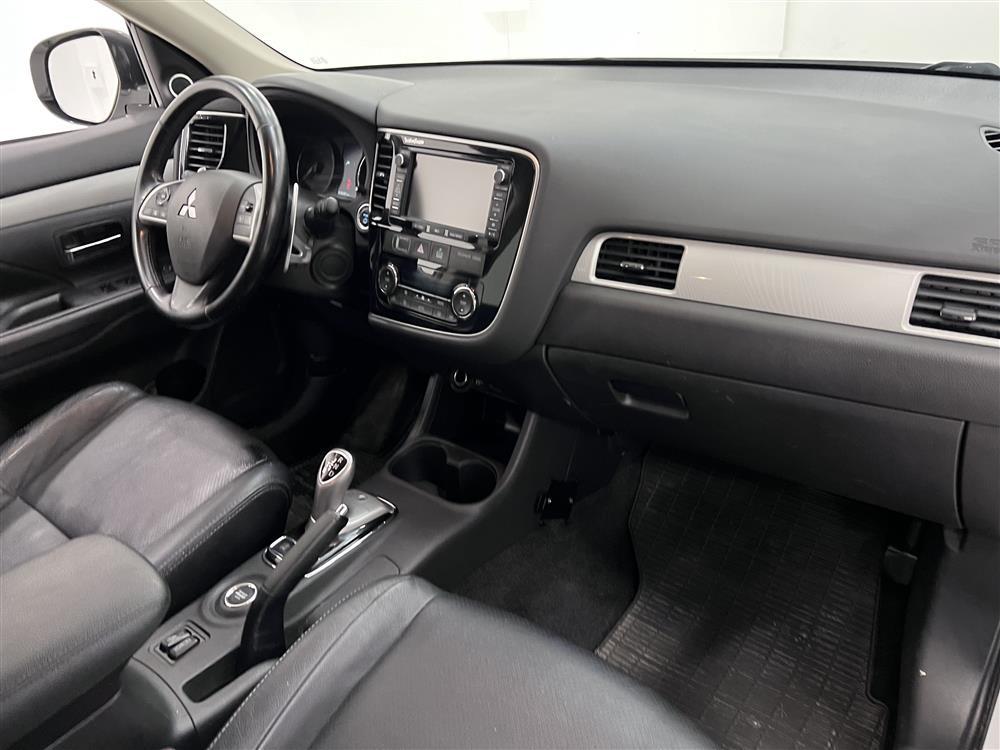 Mitsubishi Outlander PHEV 4WD Business Navi 2-brukareinteriör