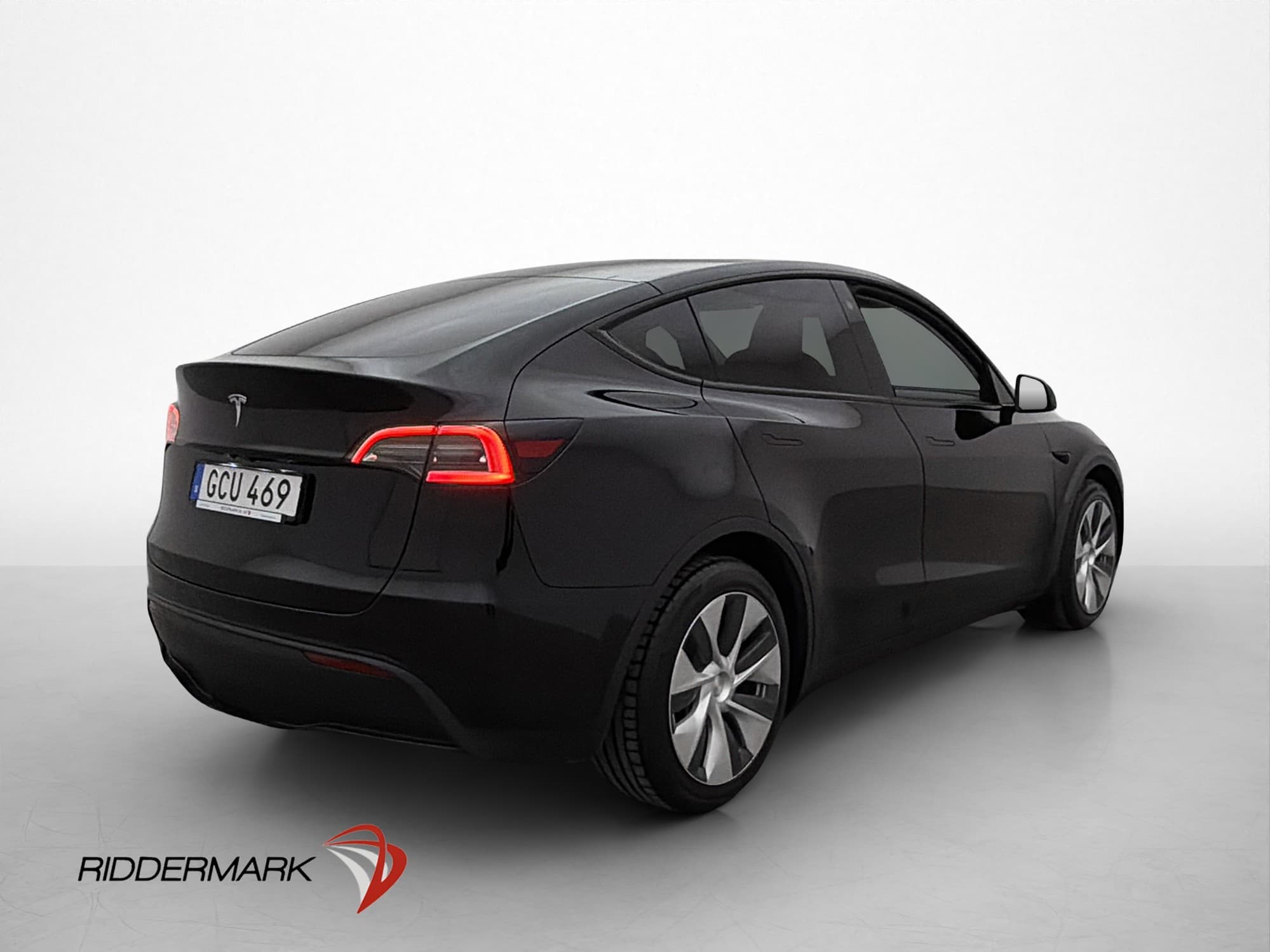 Tesla Model Y Standard Range Svensksåld Autopilot MOMS