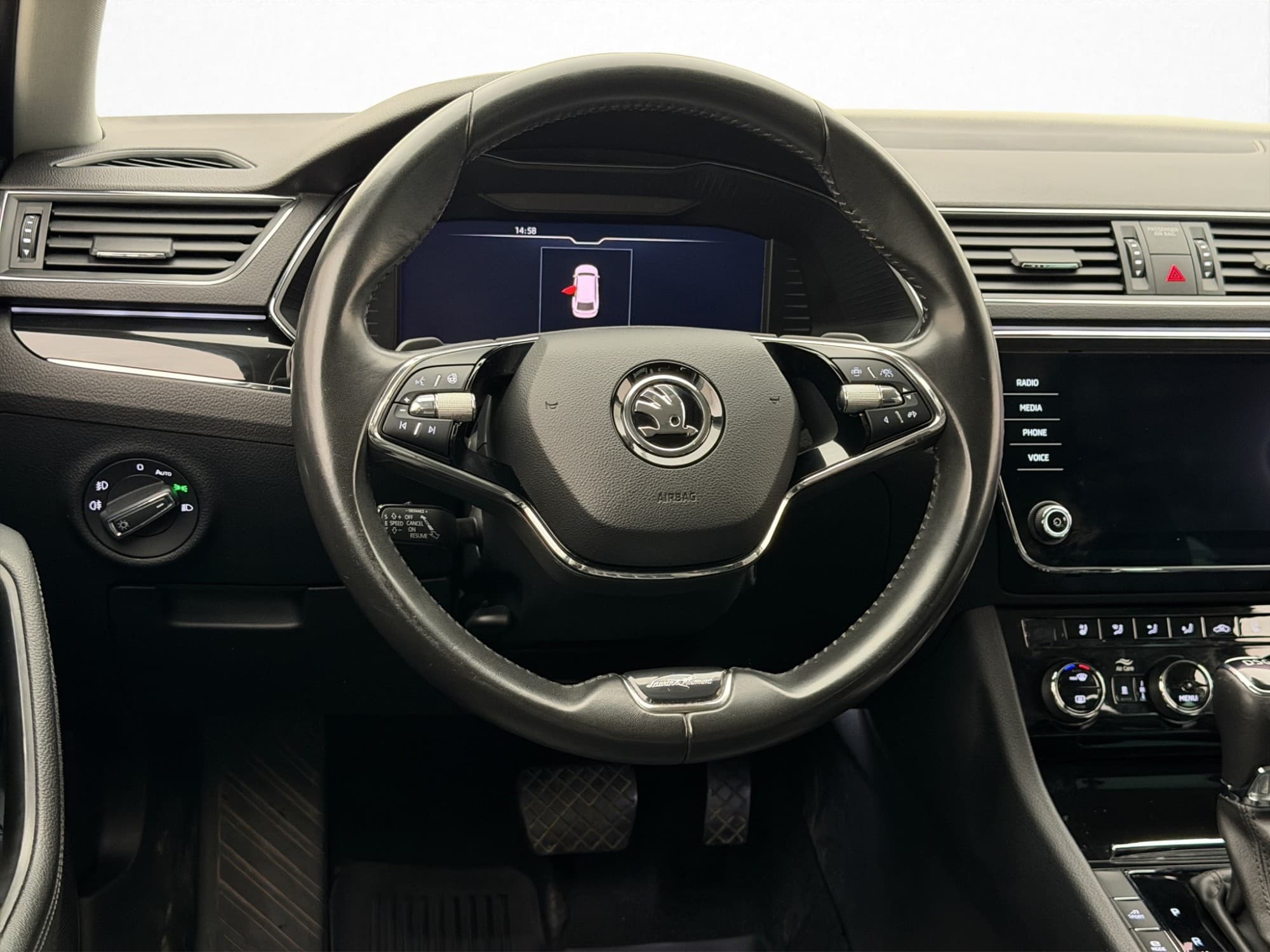 Skoda Superb iV Plug-in L&K P-Värm Canton Skinn Drag Kamera