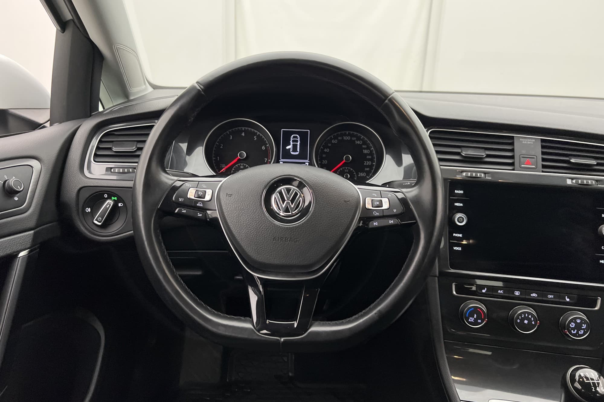 Volkswagen Golf 1.0 TSI 110hk CarPlay Adapt-fart Bluetooth