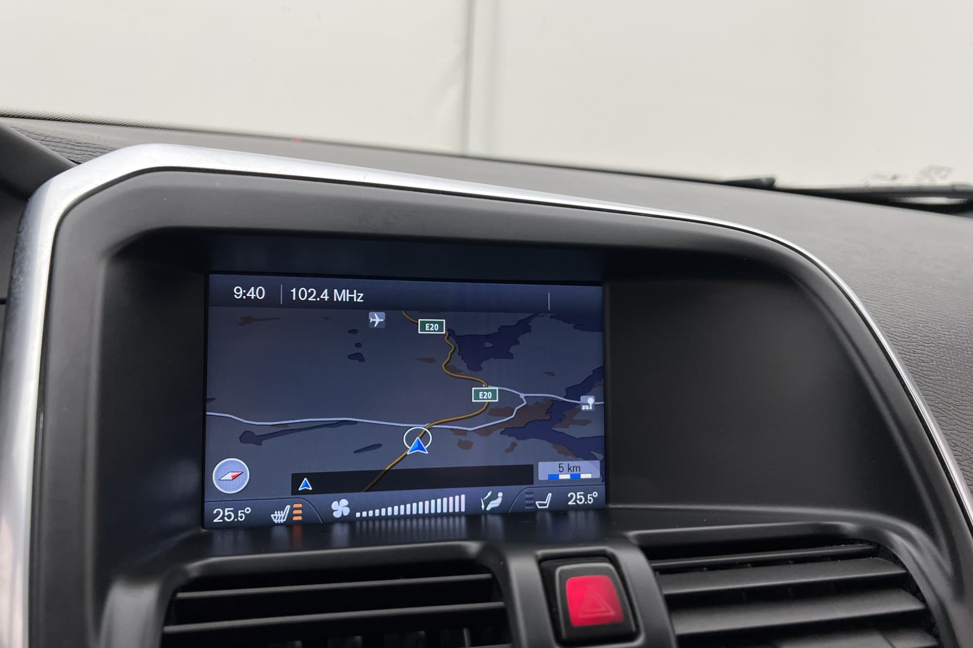 Volvo XC60 D4 AWD Summum VOC Värmare Drag Pano Navi Skinn