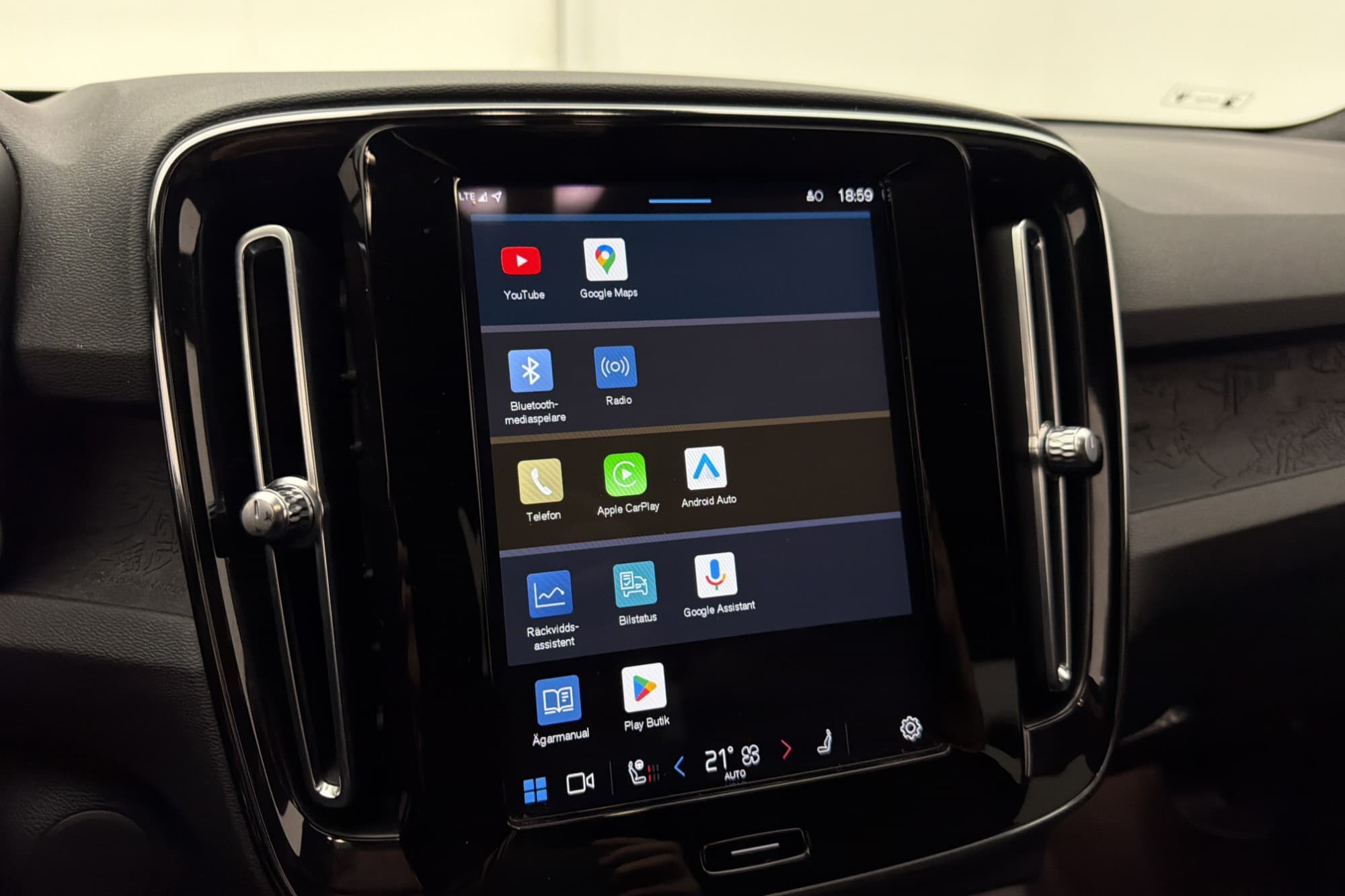 Volvo XC40 Recharge Single Motor 231hk Core Värm Kamera MOMS