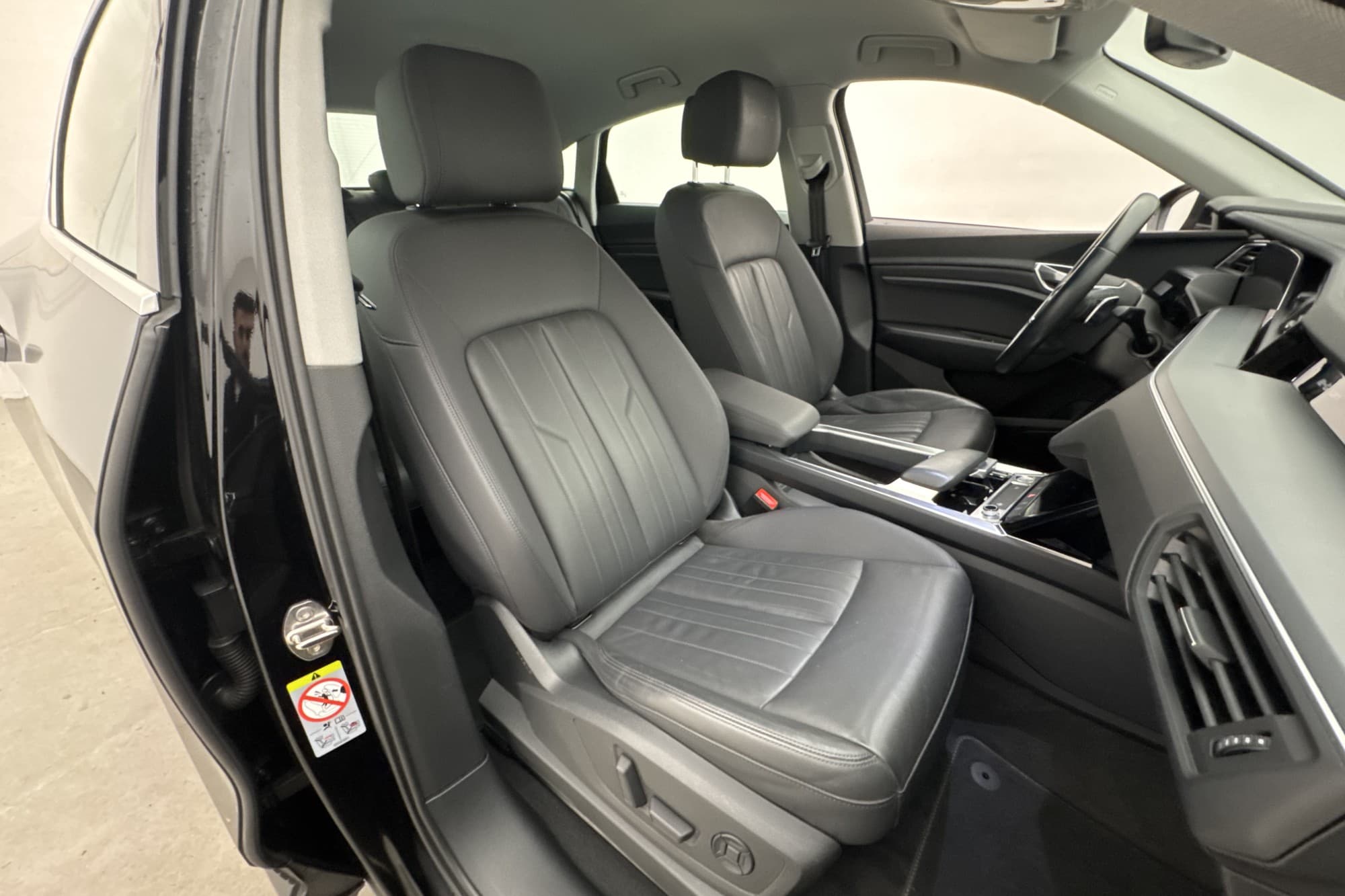 Audi e-tron 55 408hk Q Sportback Dragkrok Skinn Navi MOMS