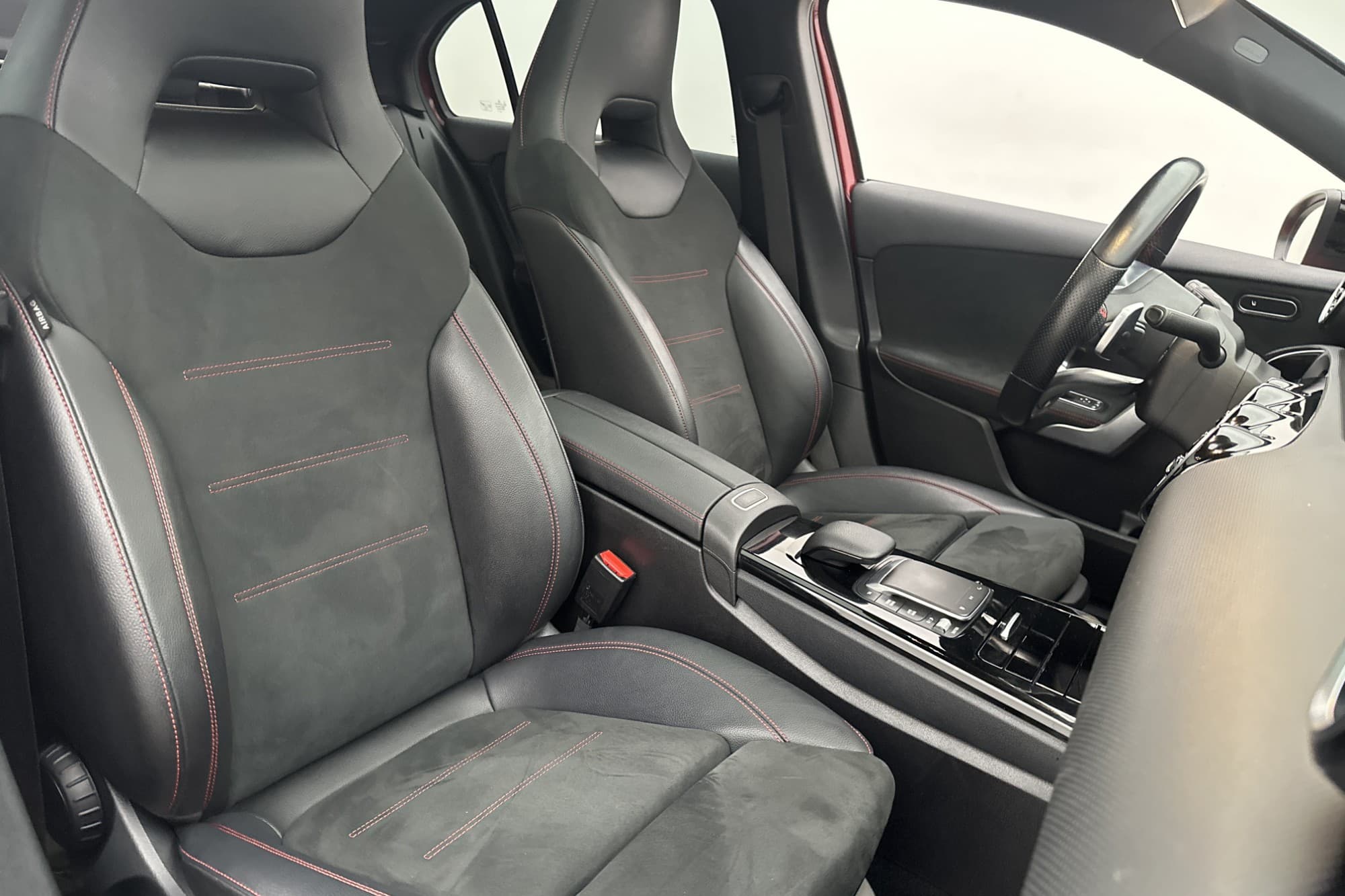 Mercedes-Benz A 180 AMG Pano Wide-Navi Kamera Skinn/Alcantar