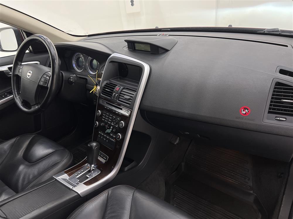 Volvo XC60 D5 AWD 185hk Summum D-Värm M-Värm Drag interiör